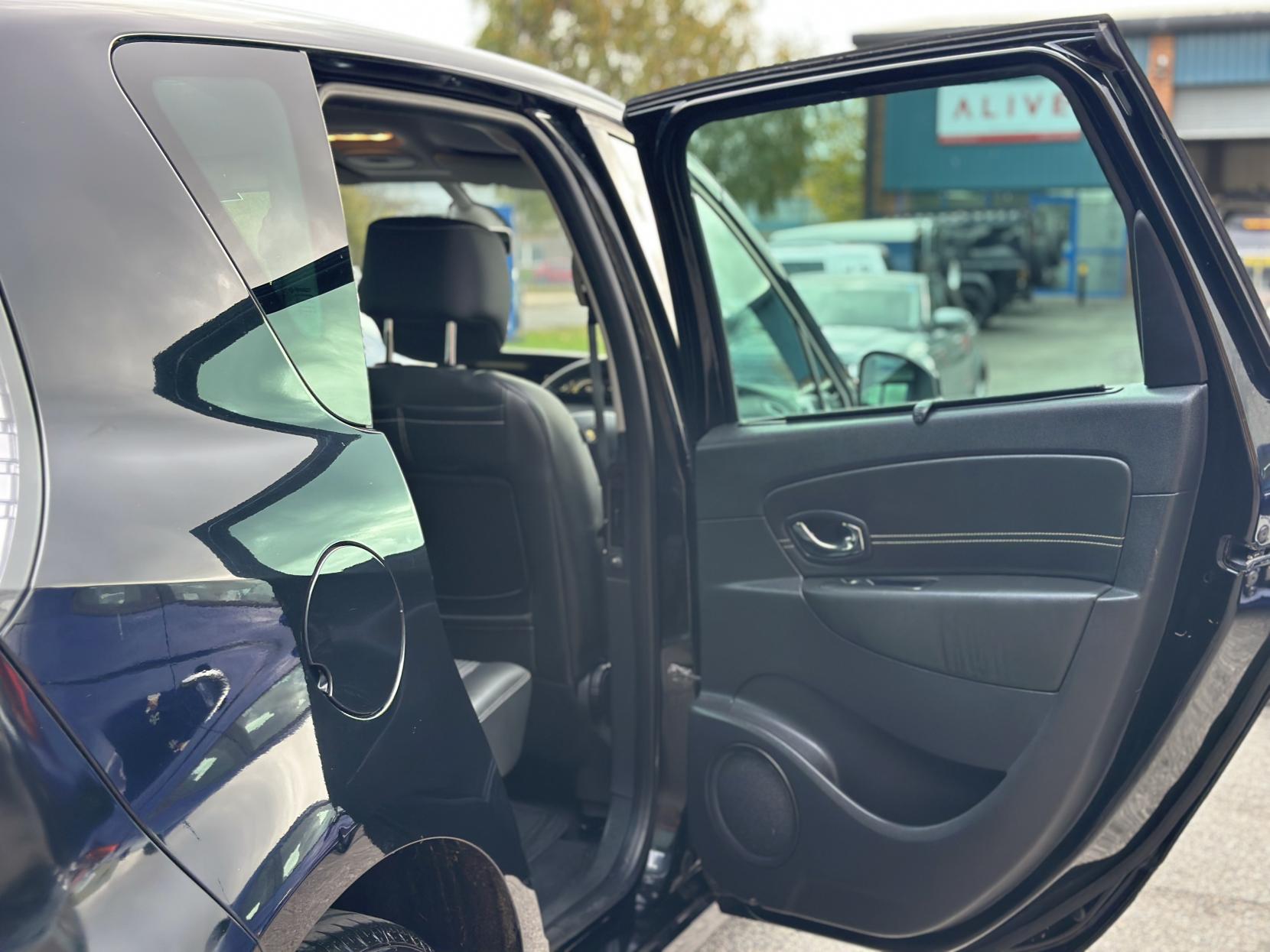 Renault Scenic 1.5 dCi Dynamique TomTom MPV 5dr Diesel EDC Euro 5 (110 ps)