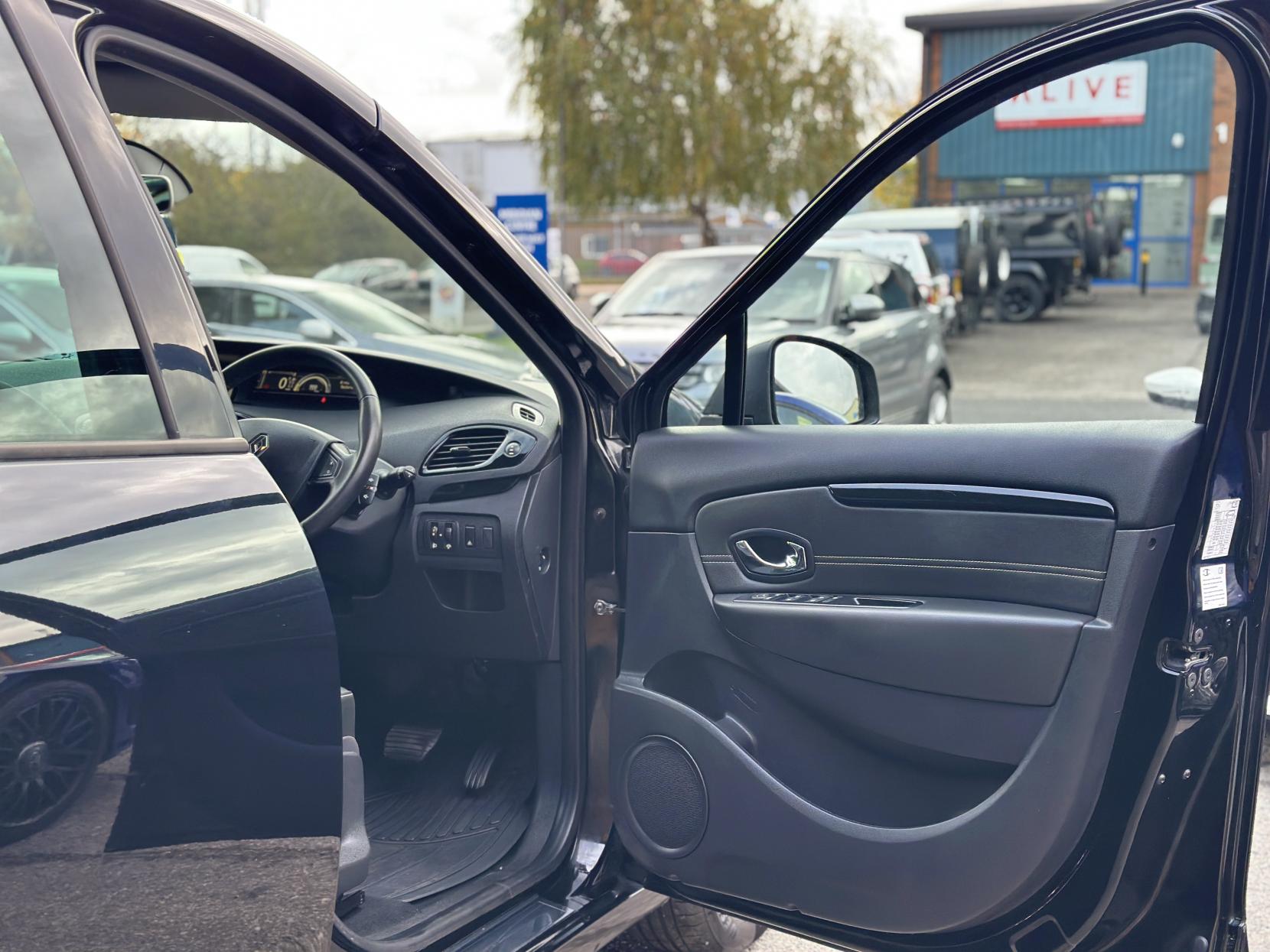 Renault Scenic 1.5 dCi Dynamique TomTom MPV 5dr Diesel EDC Euro 5 (110 ps)