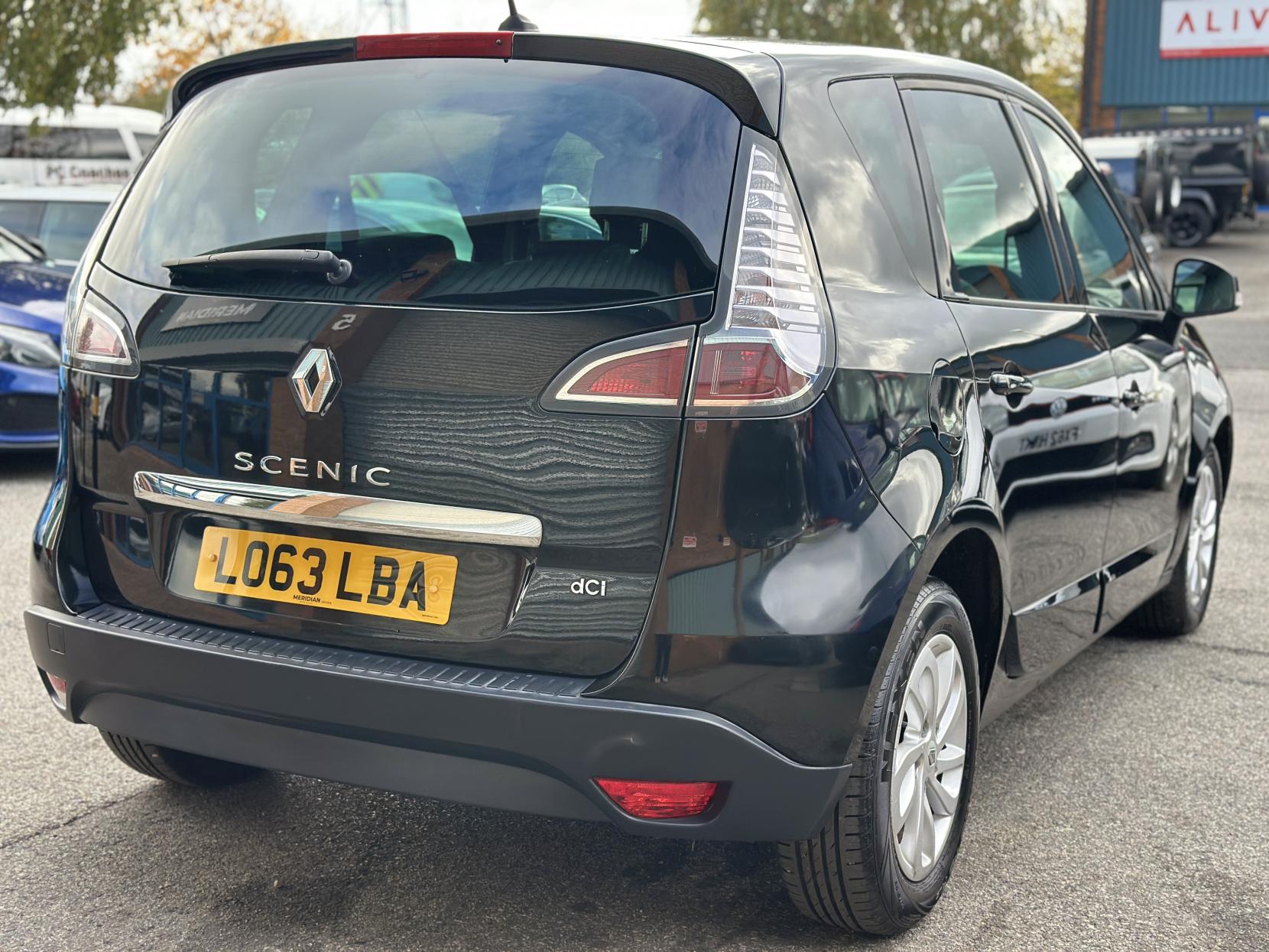 Renault Scenic 1.5 dCi Dynamique TomTom MPV 5dr Diesel EDC Euro 5 (110 ps)