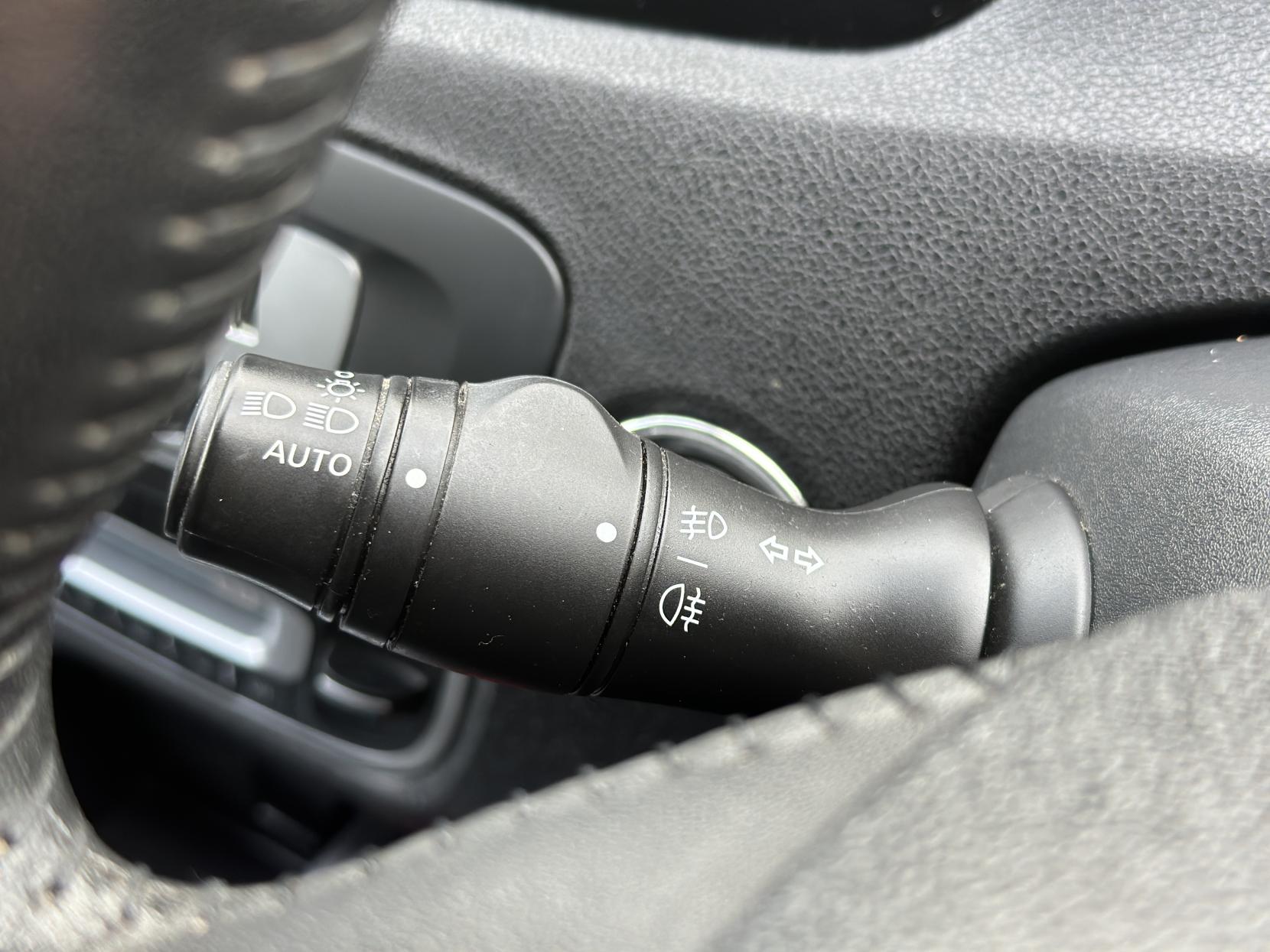 Renault Scenic 1.5 dCi Dynamique TomTom MPV 5dr Diesel EDC Euro 5 (110 ps)