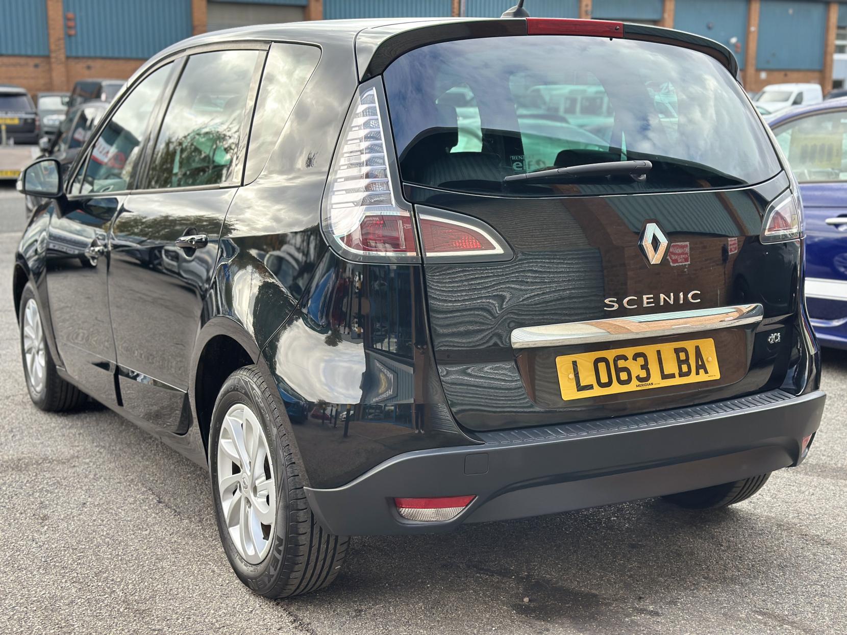 Renault Scenic 1.5 dCi Dynamique TomTom MPV 5dr Diesel EDC Euro 5 (110 ps)