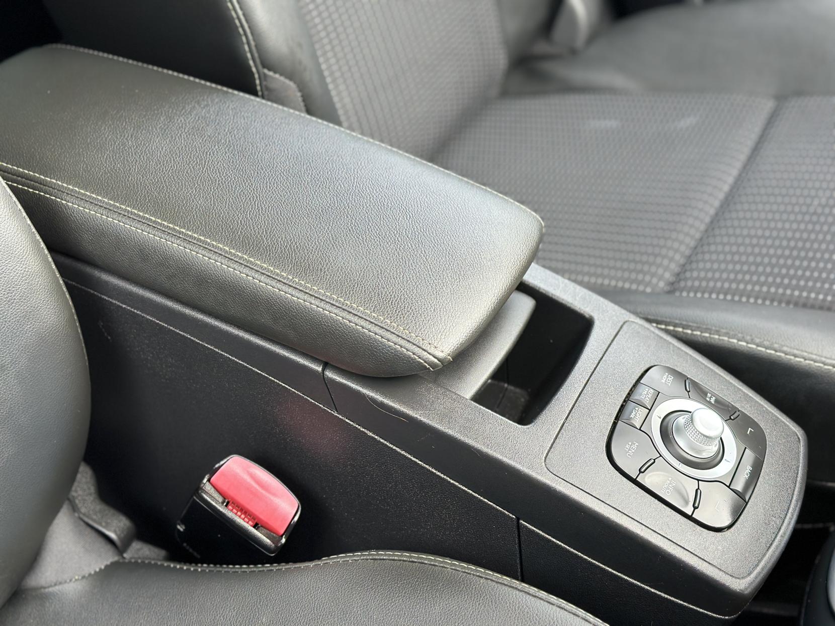 Renault Scenic 1.5 dCi Dynamique TomTom MPV 5dr Diesel EDC Euro 5 (110 ps)