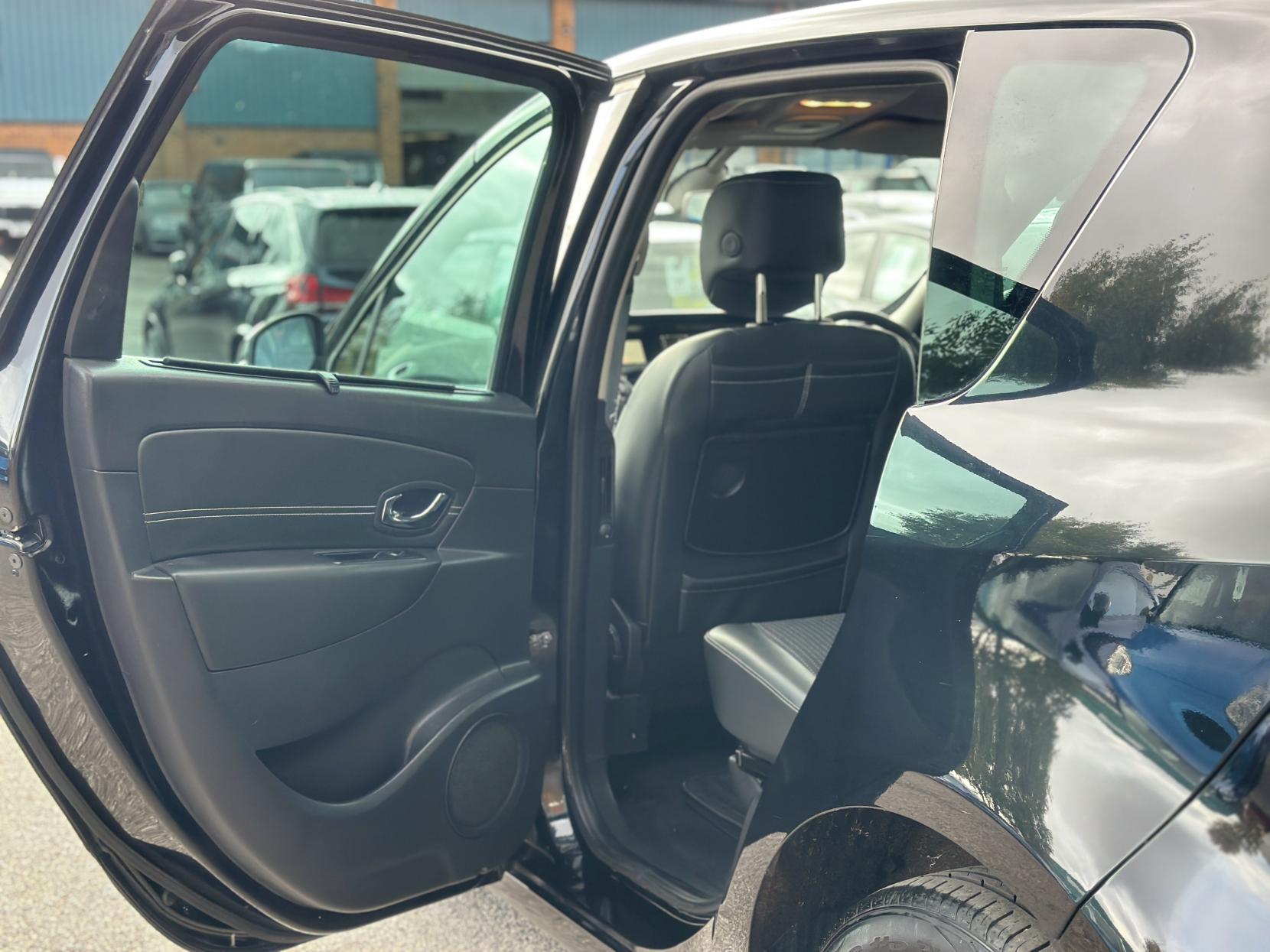 Renault Scenic 1.5 dCi Dynamique TomTom MPV 5dr Diesel EDC Euro 5 (110 ps)