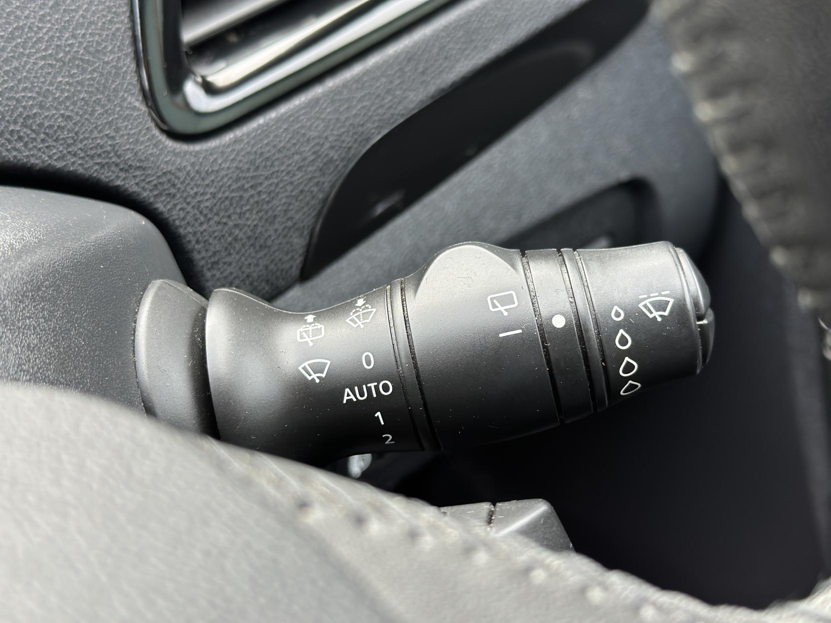 Renault Scenic 1.5 dCi Dynamique TomTom MPV 5dr Diesel EDC Euro 5 (110 ps)