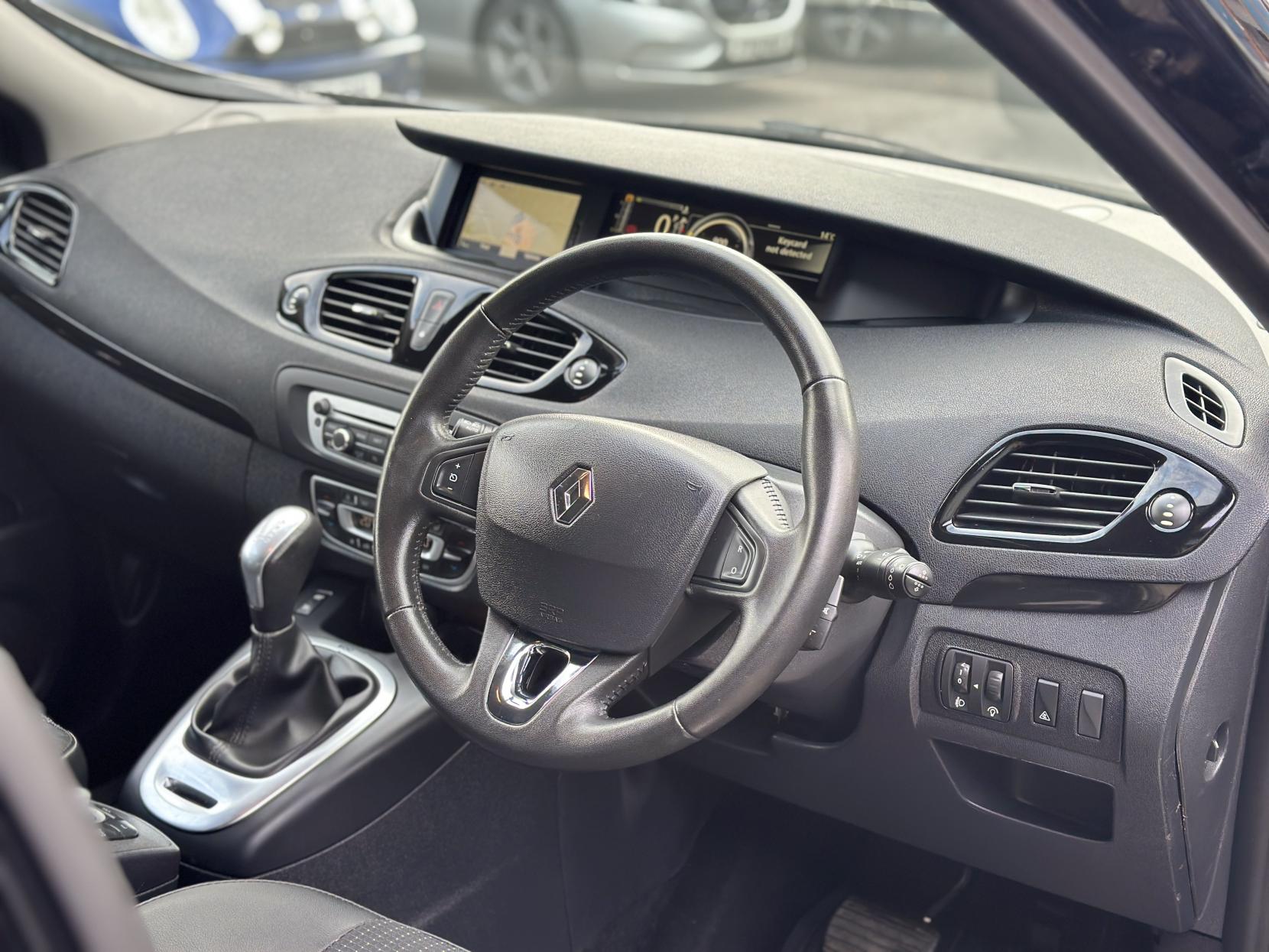 Renault Scenic 1.5 dCi Dynamique TomTom MPV 5dr Diesel EDC Euro 5 (110 ps)