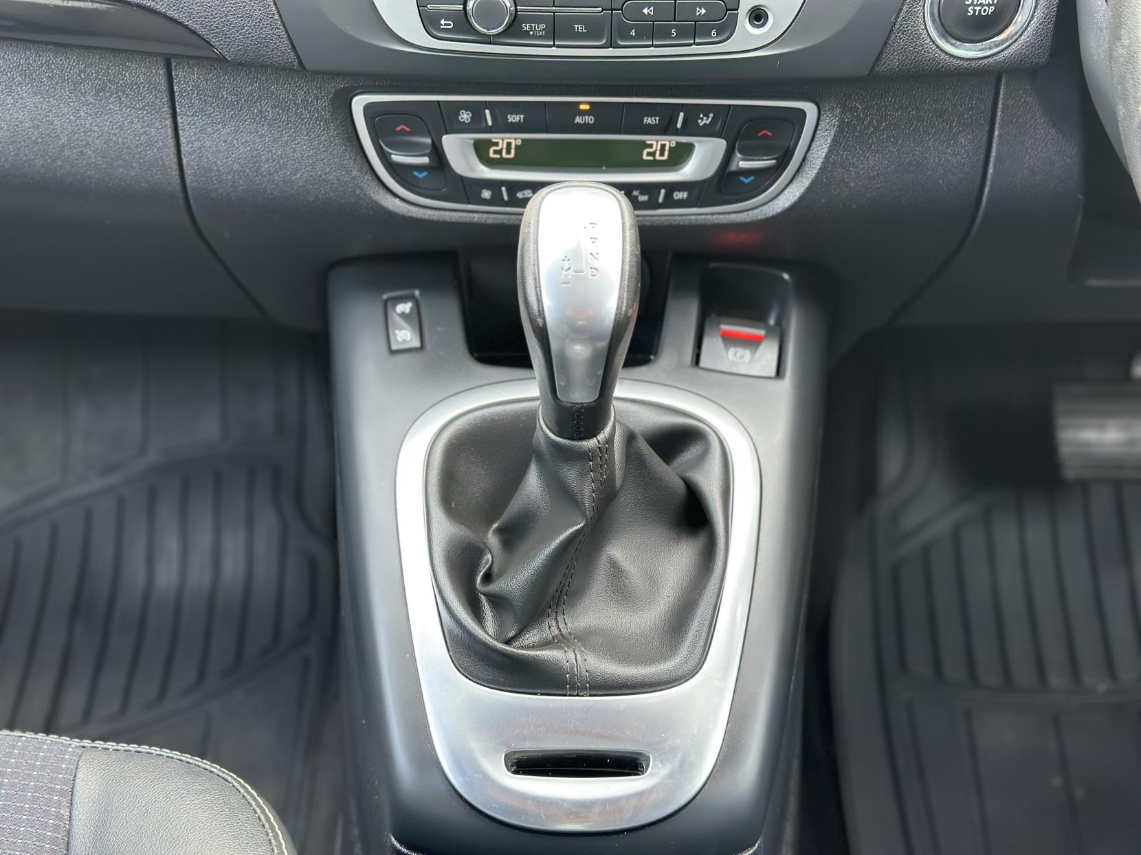 Renault Scenic 1.5 dCi Dynamique TomTom MPV 5dr Diesel EDC Euro 5 (110 ps)