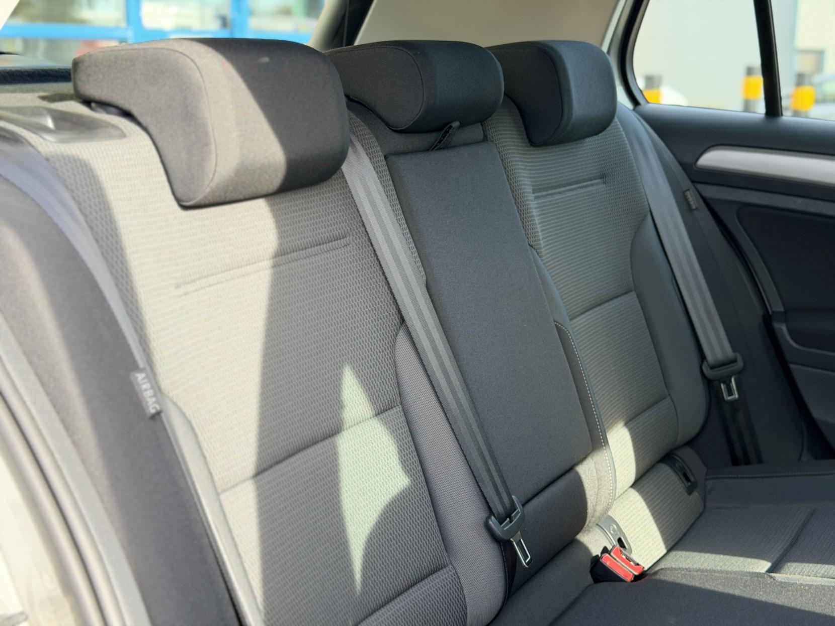 Volkswagen Golf 1.2 TSI BlueMotion Tech S Hatchback 5dr Petrol DSG Euro 5 (s/s) (105 ps)