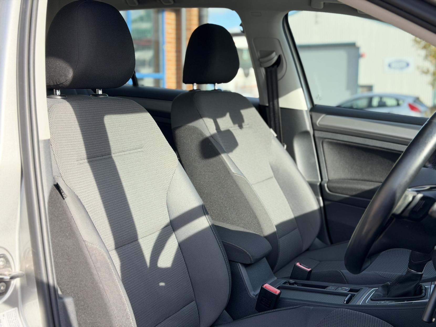 Volkswagen Golf 1.2 TSI BlueMotion Tech S Hatchback 5dr Petrol DSG Euro 5 (s/s) (105 ps)