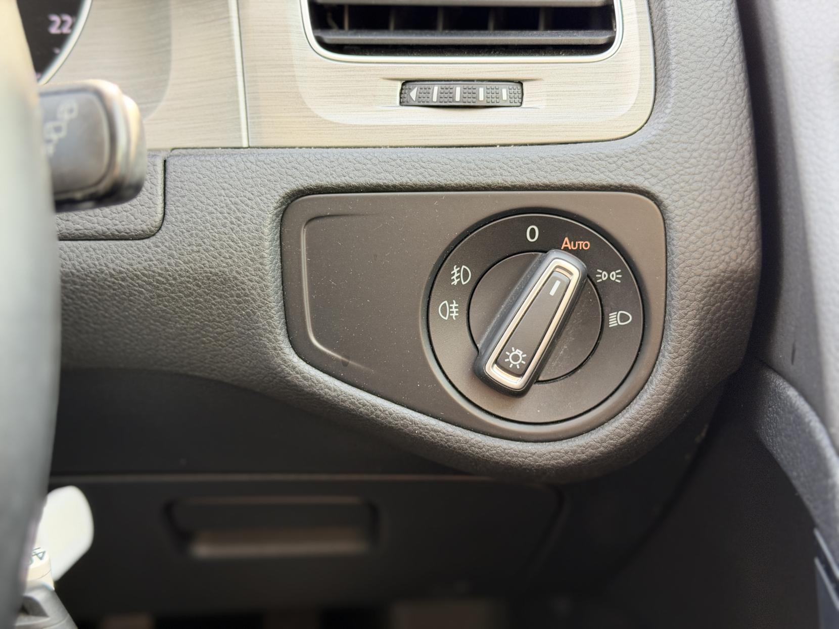 Volkswagen Golf 1.2 TSI BlueMotion Tech S Hatchback 5dr Petrol DSG Euro 5 (s/s) (105 ps)