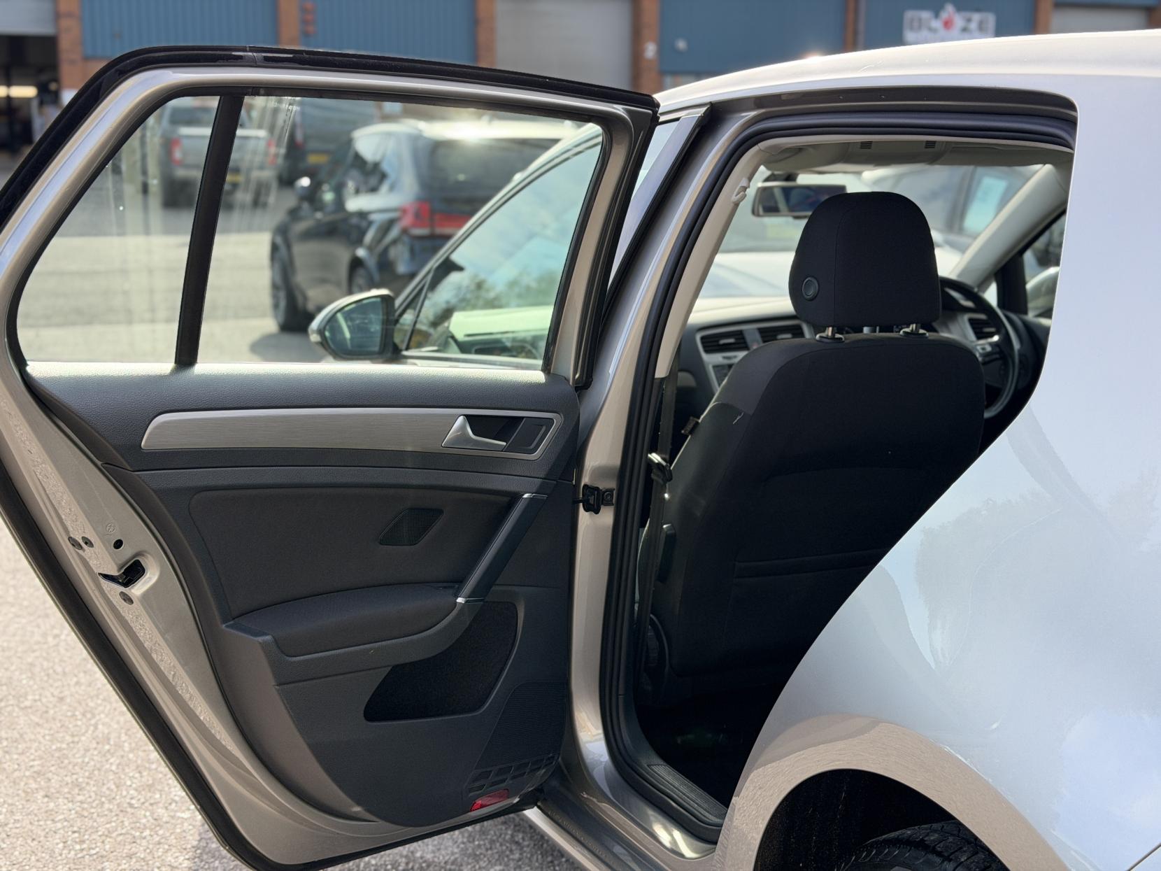 Volkswagen Golf 1.2 TSI BlueMotion Tech S Hatchback 5dr Petrol DSG Euro 5 (s/s) (105 ps)