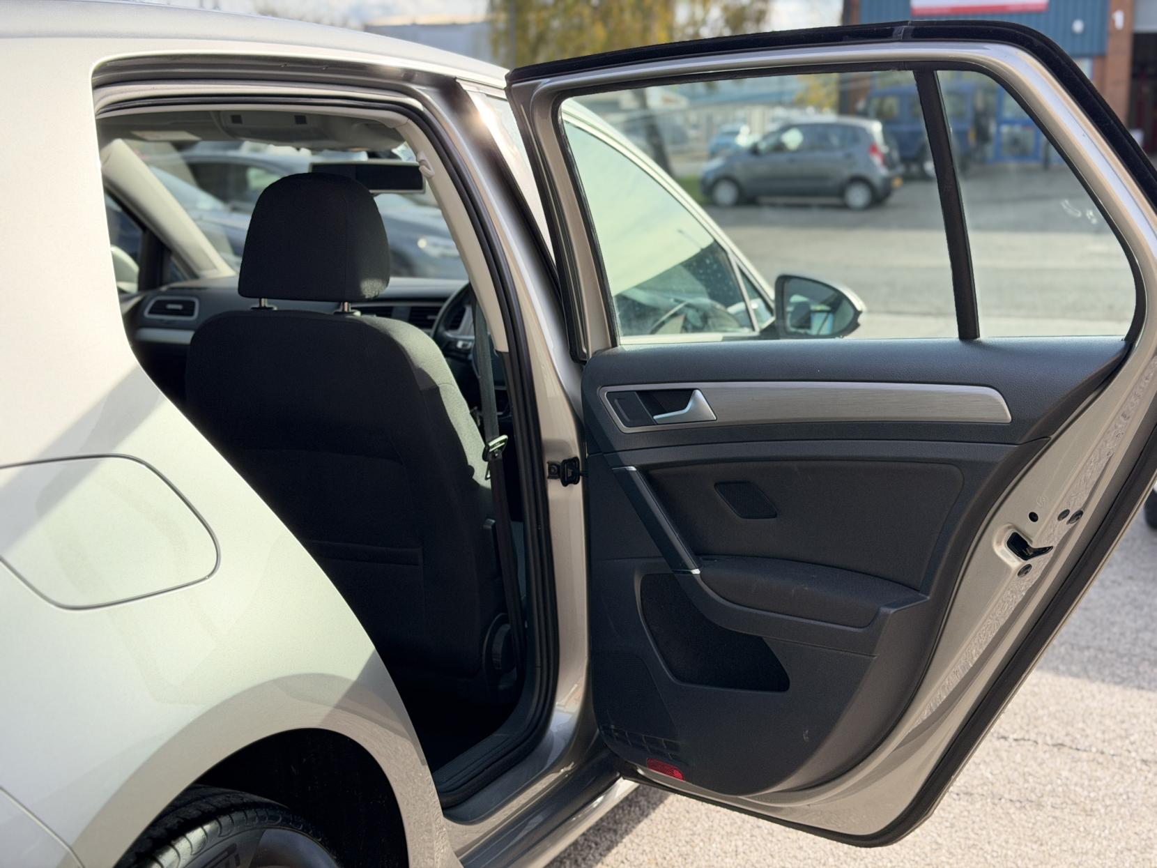 Volkswagen Golf 1.2 TSI BlueMotion Tech S Hatchback 5dr Petrol DSG Euro 5 (s/s) (105 ps)