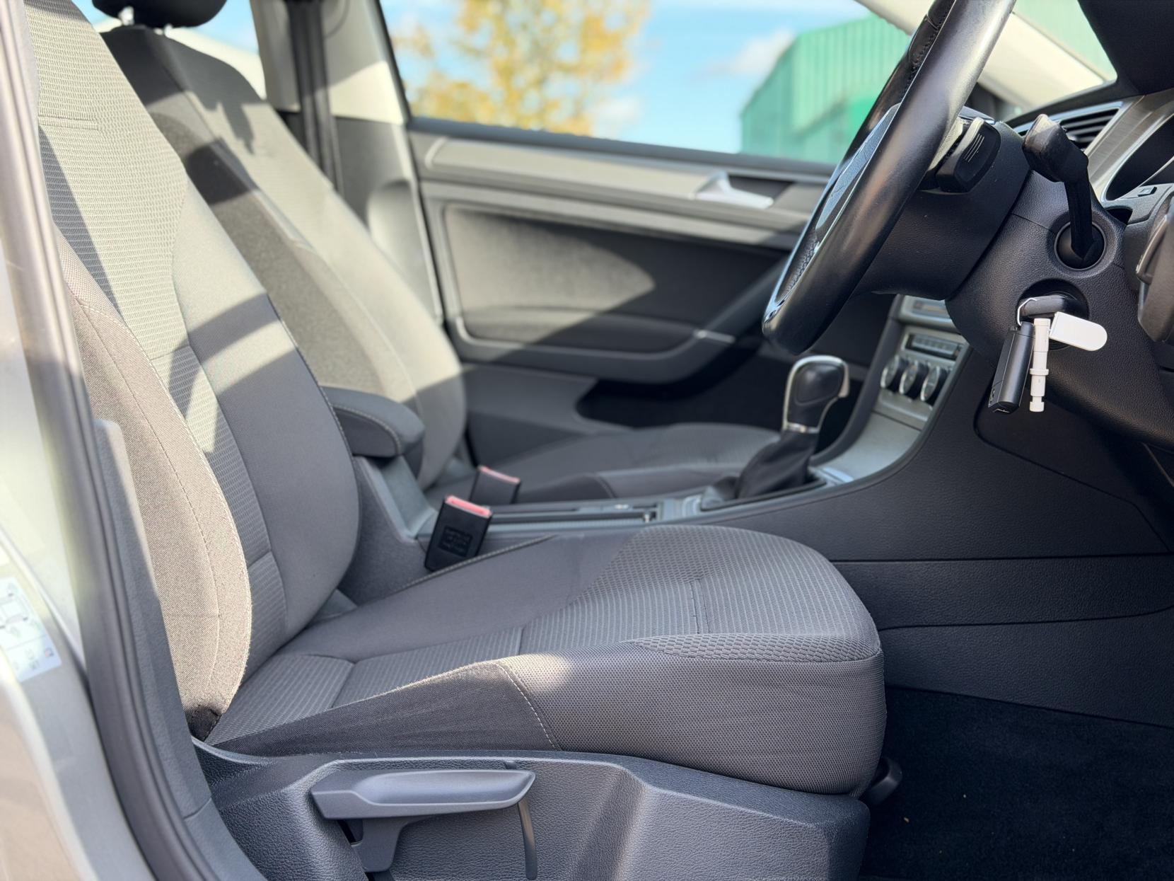 Volkswagen Golf 1.2 TSI BlueMotion Tech S Hatchback 5dr Petrol DSG Euro 5 (s/s) (105 ps)