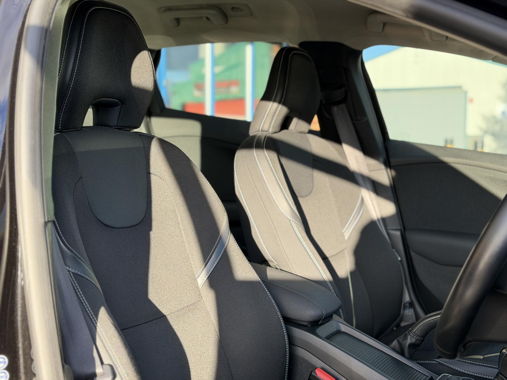 Volvo V40 2.0 D4 SE Nav Hatchback 5dr Diesel Geartronic Euro 6 (s/s) (190 ps)