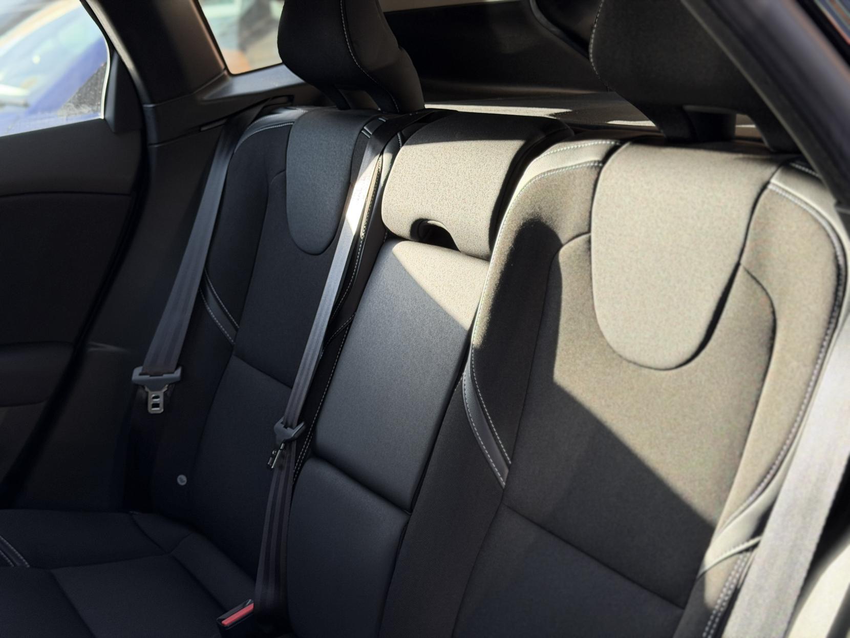 Volvo V40 2.0 D4 SE Nav Hatchback 5dr Diesel Geartronic Euro 6 (s/s) (190 ps)