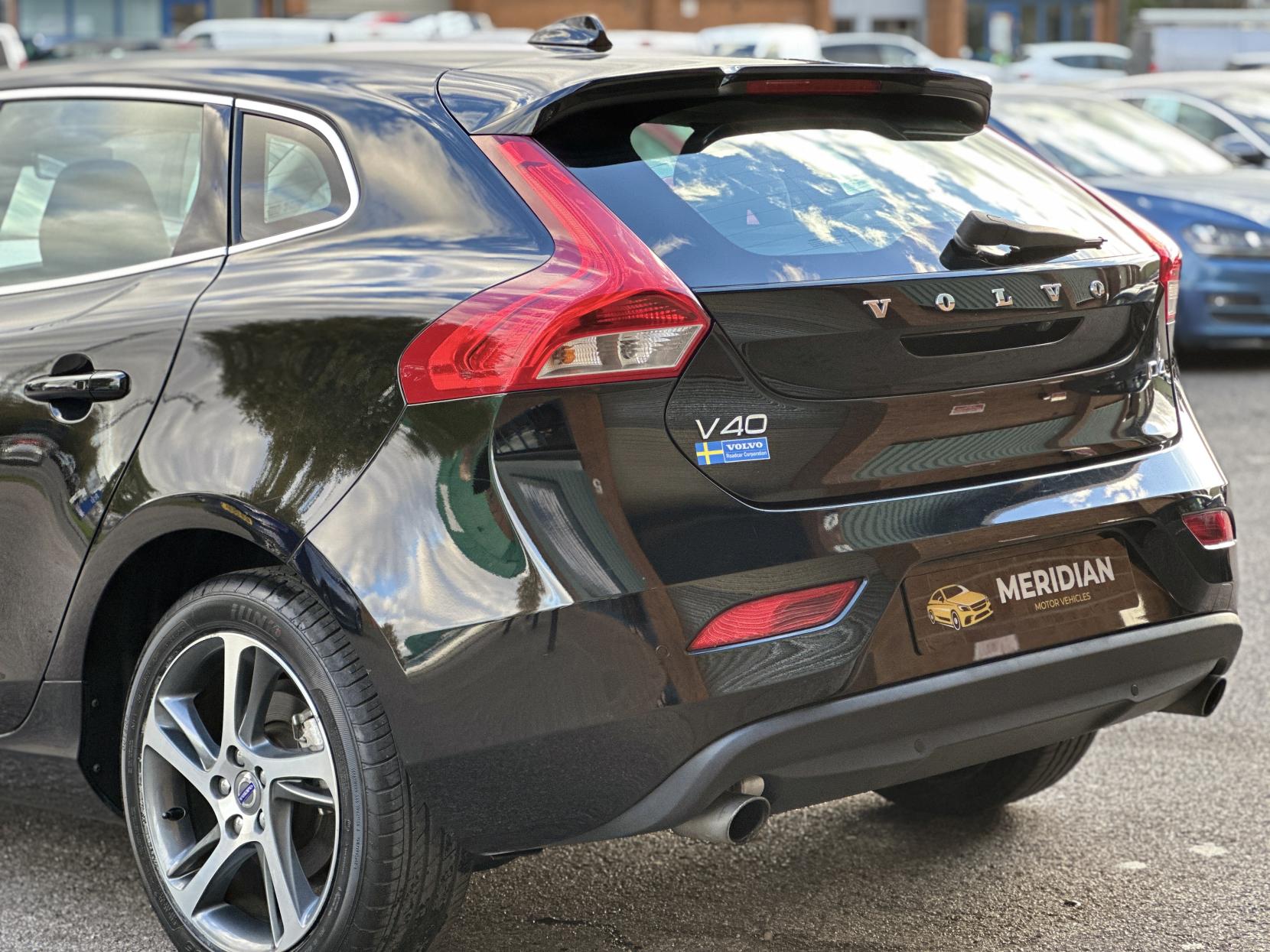 Volvo V40 2.0 D4 SE Nav Hatchback 5dr Diesel Geartronic Euro 6 (s/s) (190 ps)