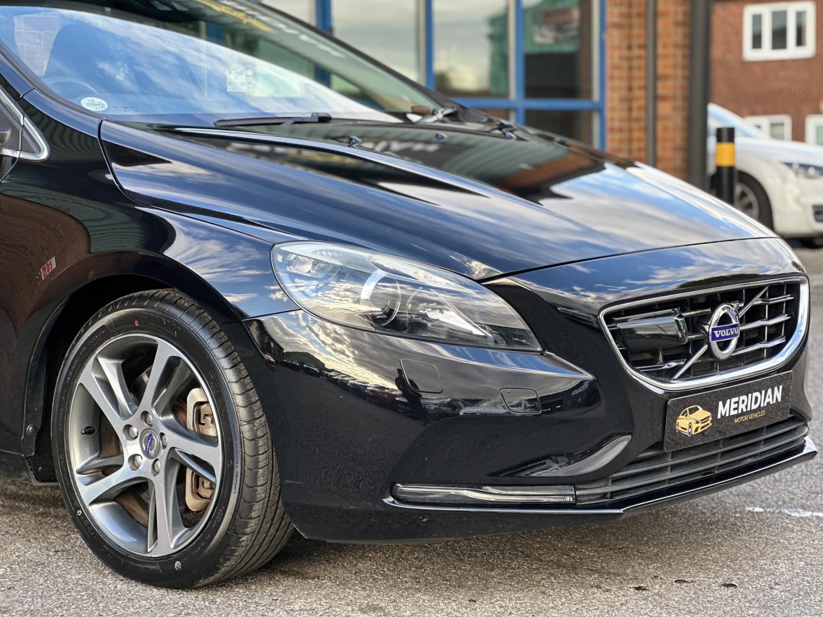 Volvo V40 2.0 D4 SE Nav Hatchback 5dr Diesel Geartronic Euro 6 (s/s) (190 ps)