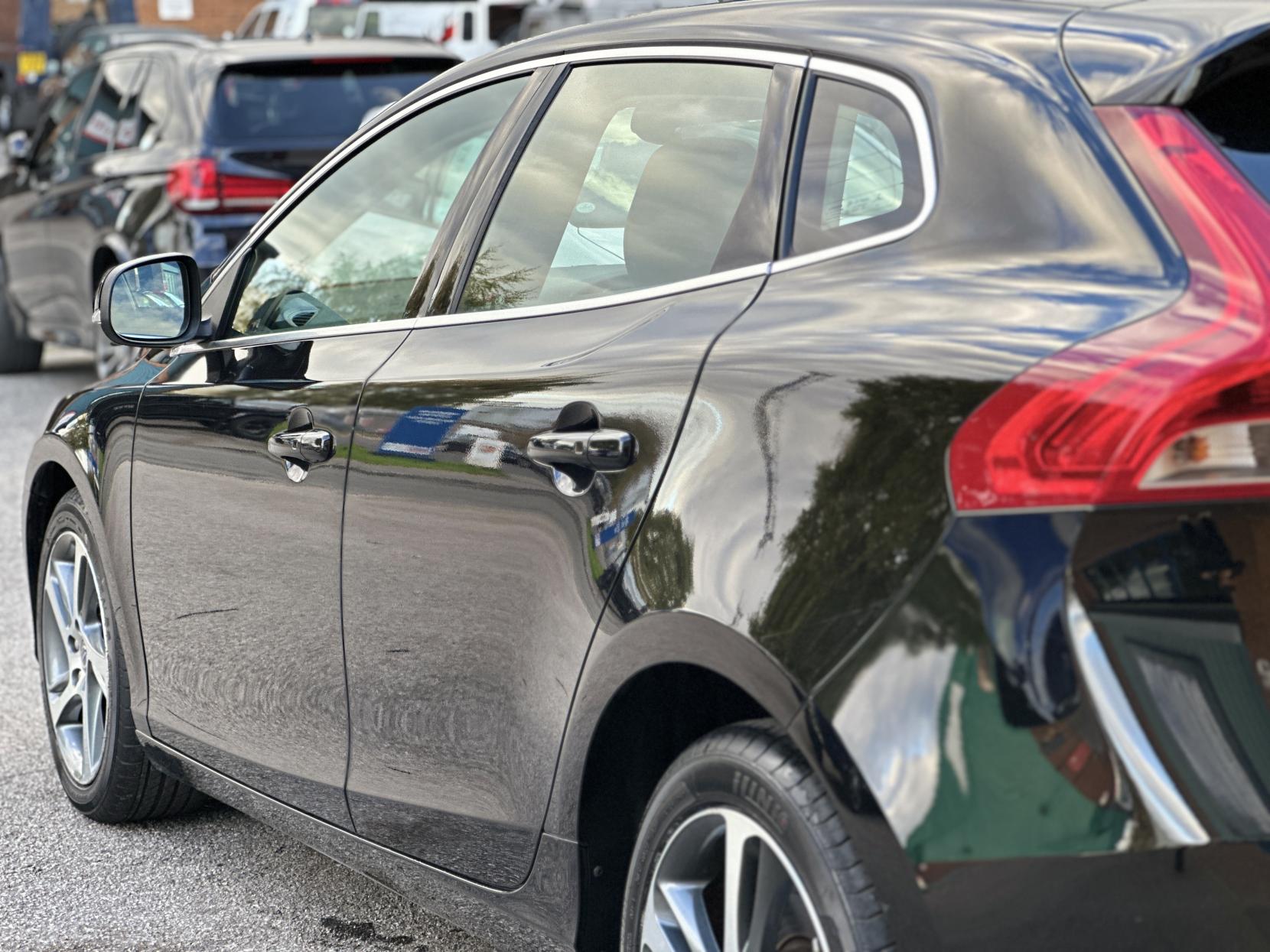 Volvo V40 2.0 D4 SE Nav Hatchback 5dr Diesel Geartronic Euro 6 (s/s) (190 ps)