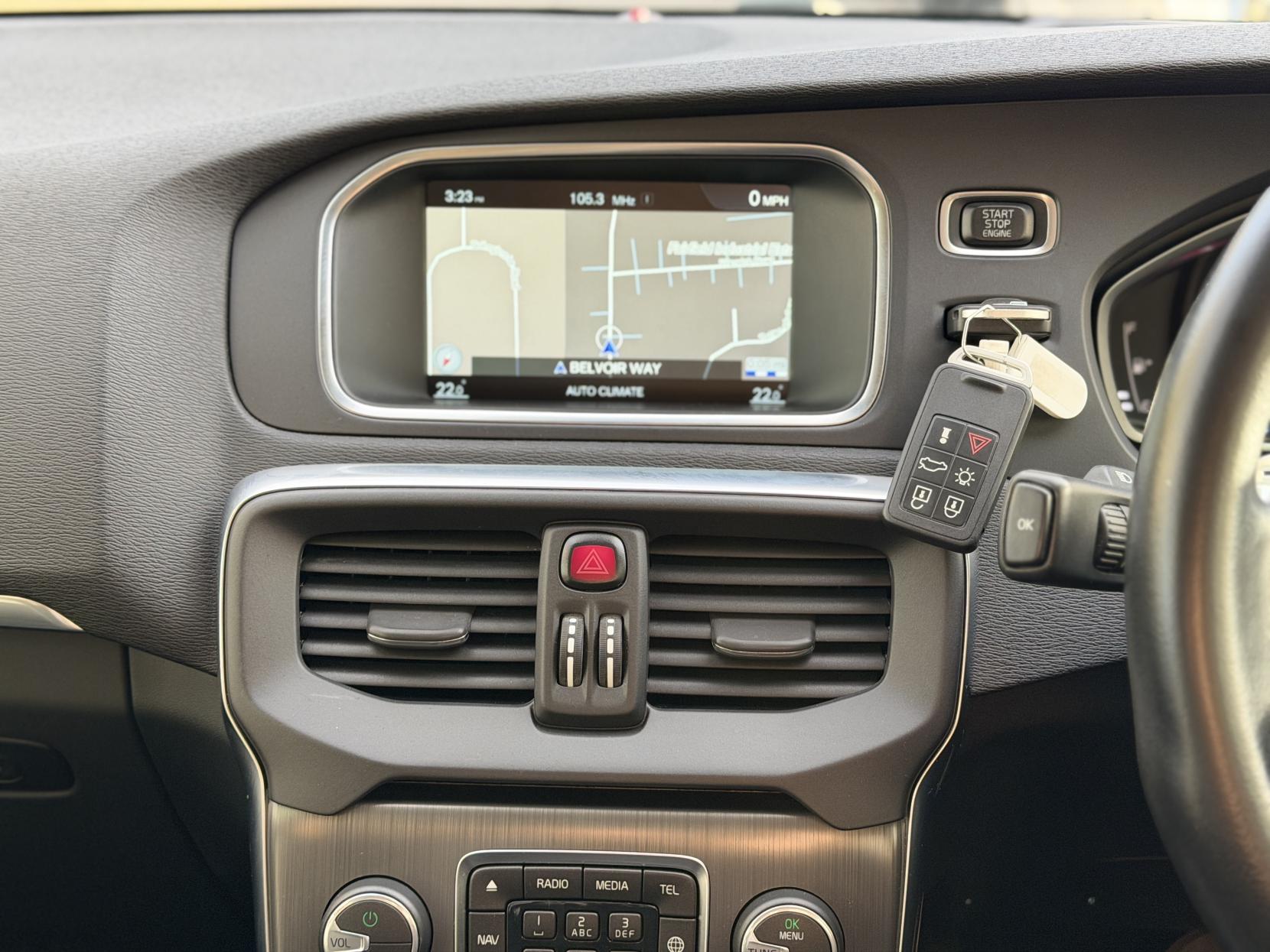 Volvo V40 2.0 D4 SE Nav Hatchback 5dr Diesel Geartronic Euro 6 (s/s) (190 ps)