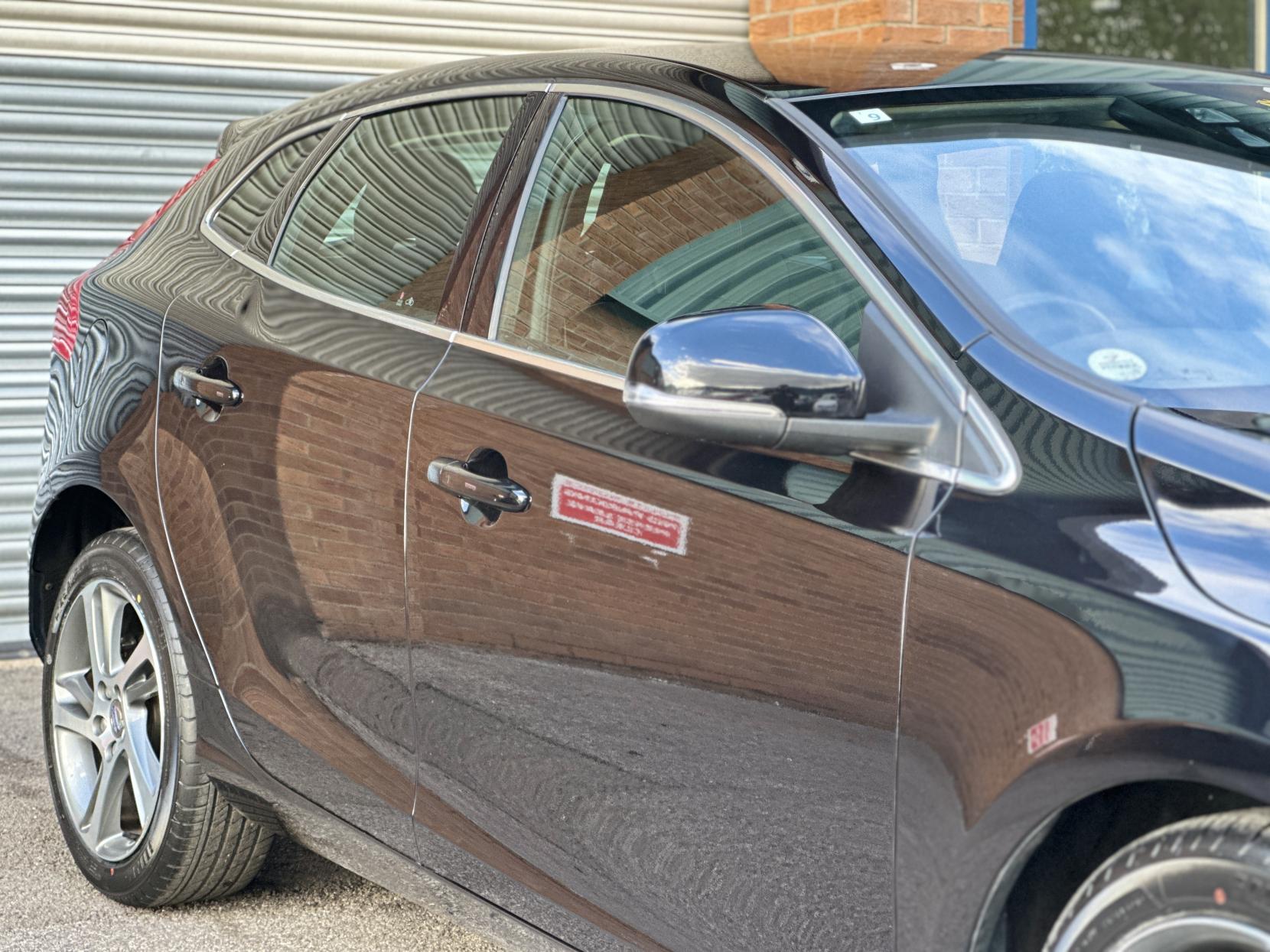 Volvo V40 2.0 D4 SE Nav Hatchback 5dr Diesel Geartronic Euro 6 (s/s) (190 ps)