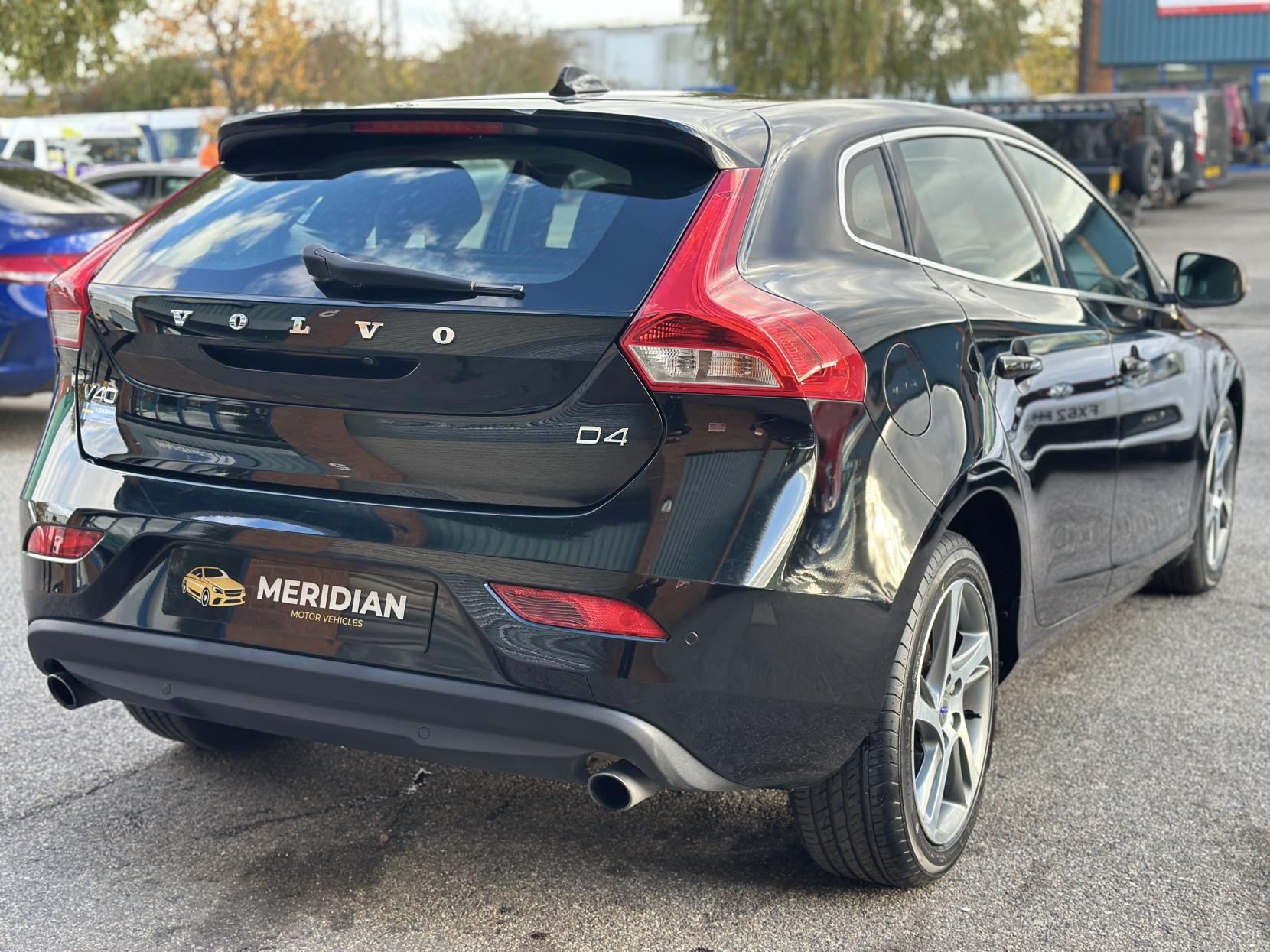 Volvo V40 2.0 D4 SE Nav Hatchback 5dr Diesel Geartronic Euro 6 (s/s) (190 ps)