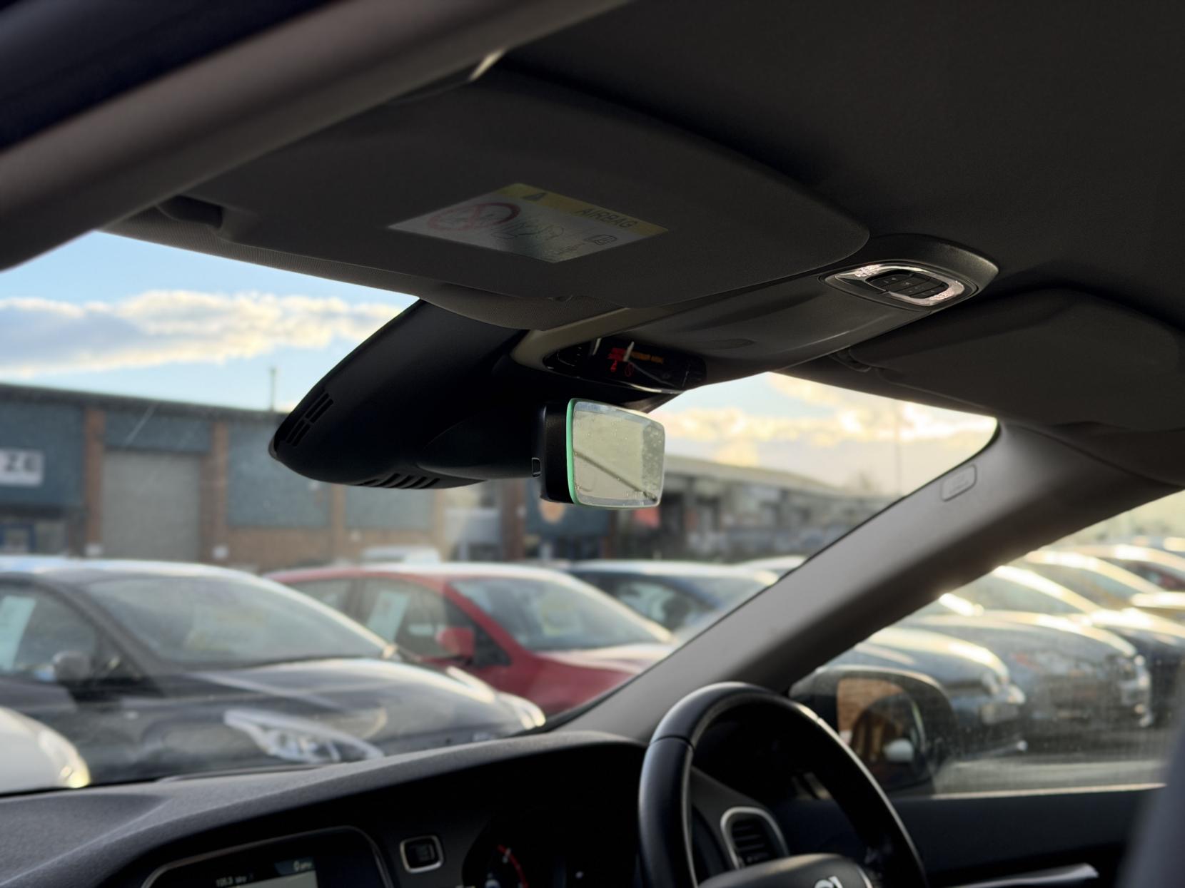 Volvo V40 2.0 D4 SE Nav Hatchback 5dr Diesel Geartronic Euro 6 (s/s) (190 ps)