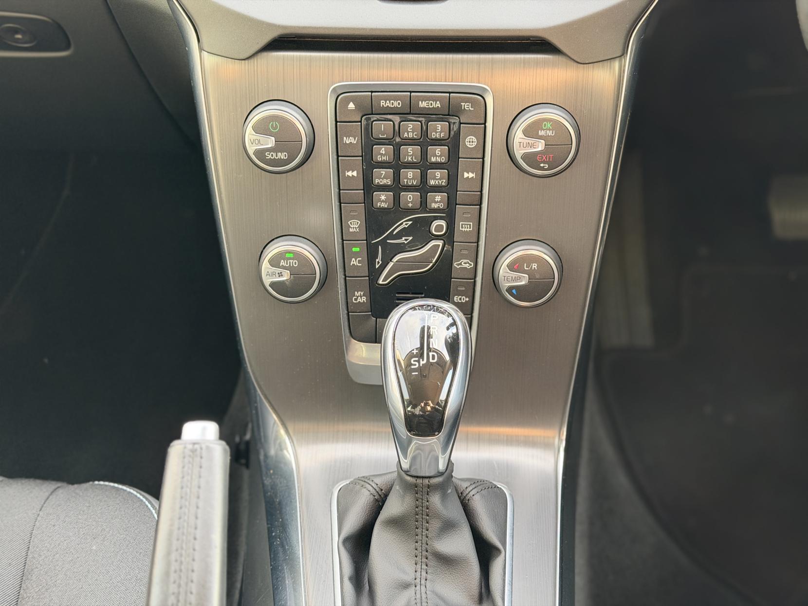 Volvo V40 2.0 D4 SE Nav Hatchback 5dr Diesel Geartronic Euro 6 (s/s) (190 ps)