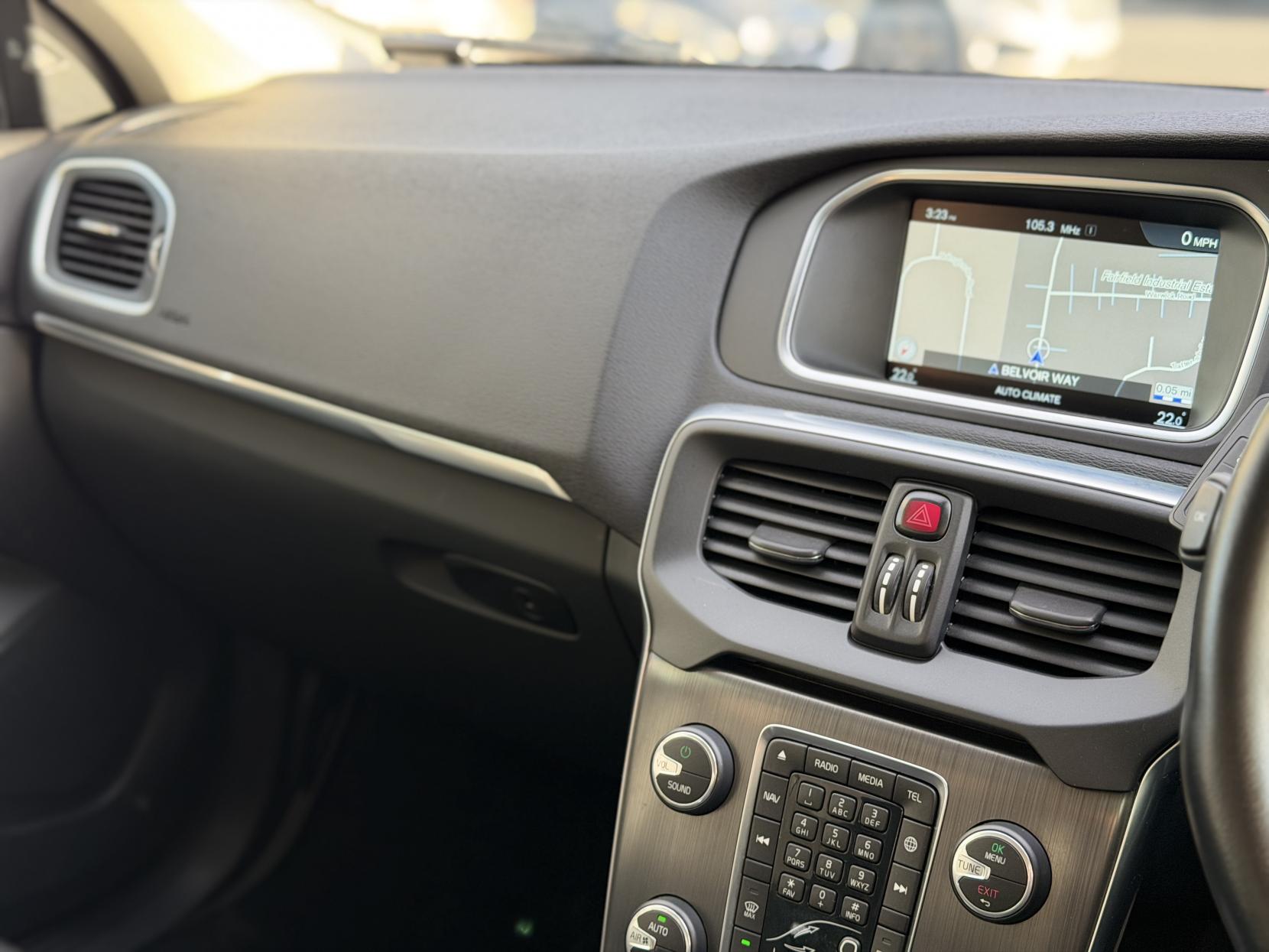 Volvo V40 2.0 D4 SE Nav Hatchback 5dr Diesel Geartronic Euro 6 (s/s) (190 ps)