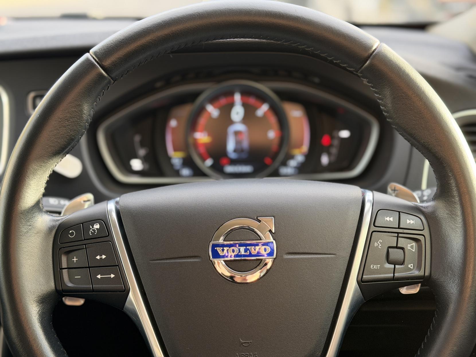 Volvo V40 2.0 D4 SE Nav Hatchback 5dr Diesel Geartronic Euro 6 (s/s) (190 ps)