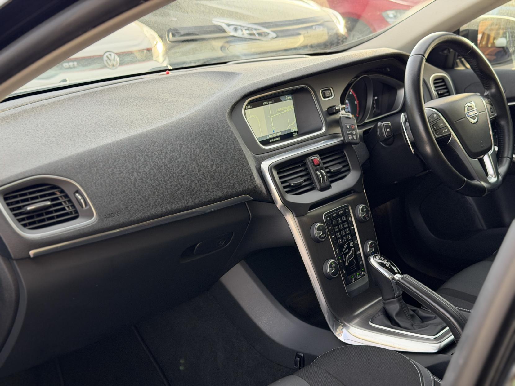 Volvo V40 2.0 D4 SE Nav Hatchback 5dr Diesel Geartronic Euro 6 (s/s) (190 ps)