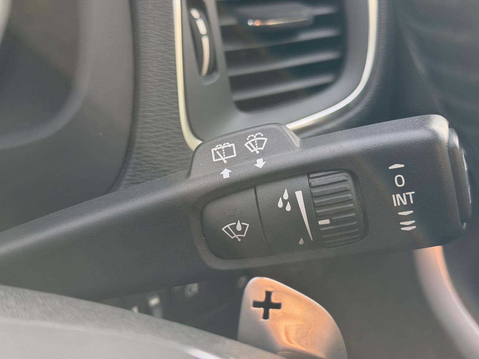 Volvo V40 2.0 D4 SE Nav Hatchback 5dr Diesel Geartronic Euro 6 (s/s) (190 ps)