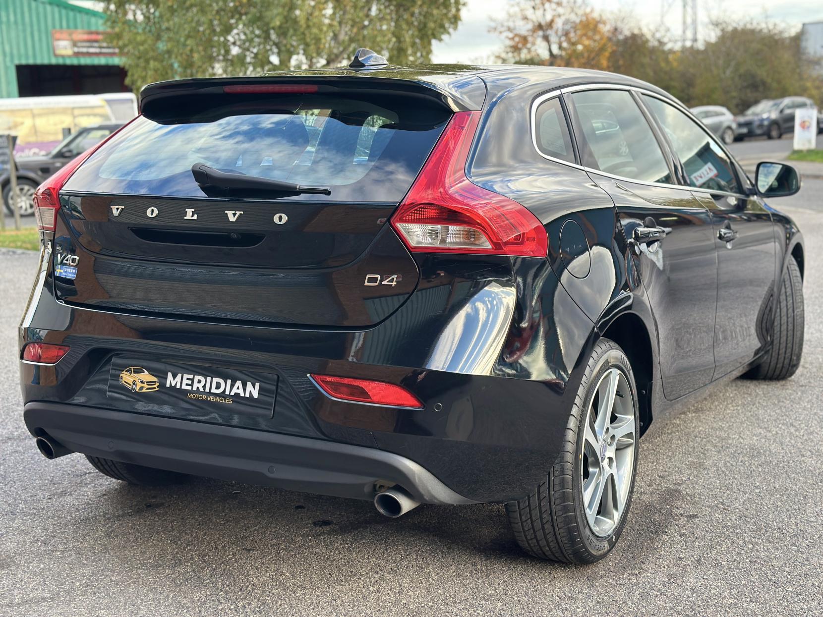 Volvo V40 2.0 D4 SE Nav Hatchback 5dr Diesel Geartronic Euro 6 (s/s) (190 ps)