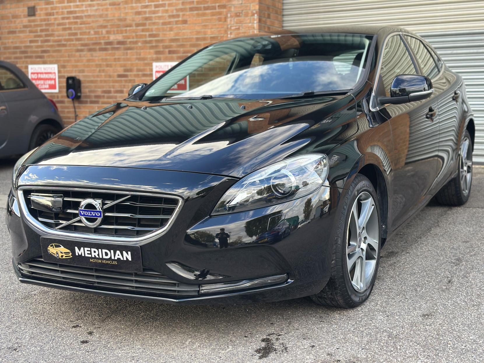 Volvo V40 2.0 D4 SE Nav Hatchback 5dr Diesel Geartronic Euro 6 (s/s) (190 ps)