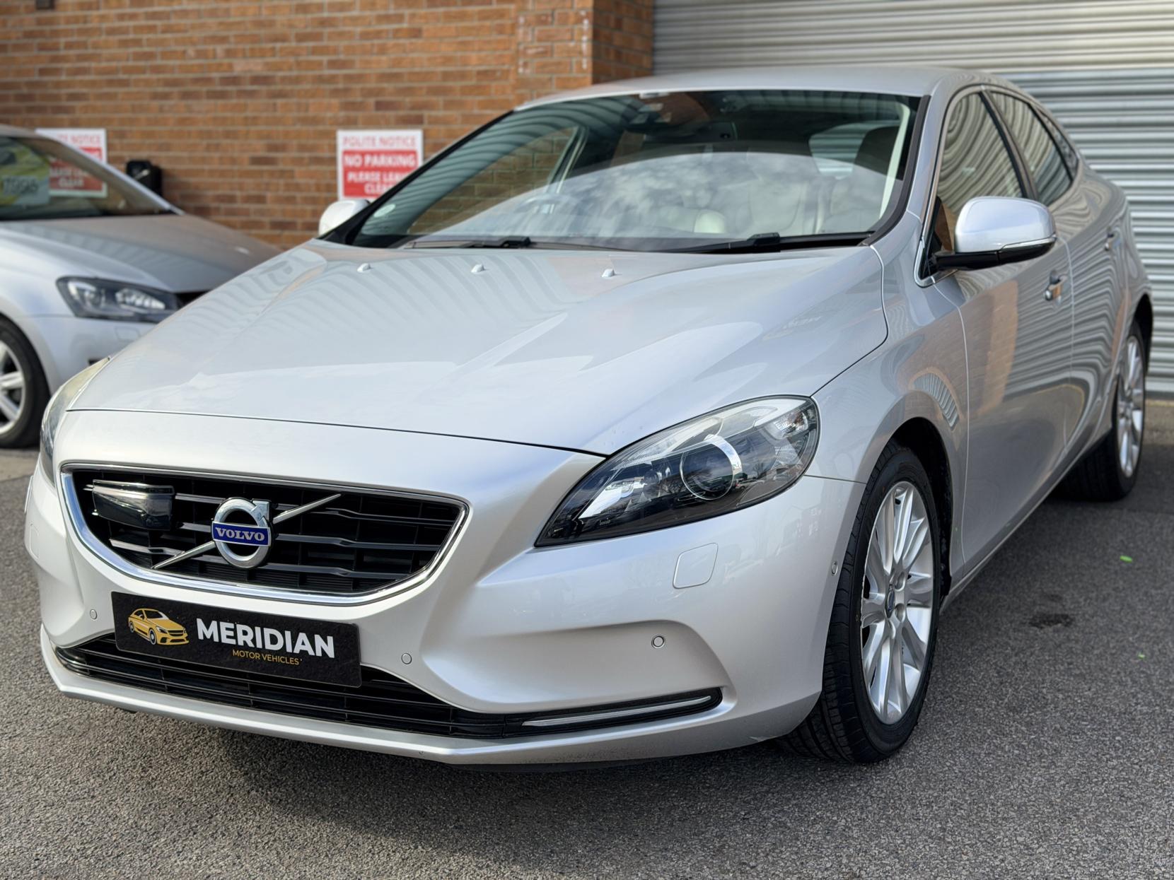 Volvo V40 1.6 V40 (2012)