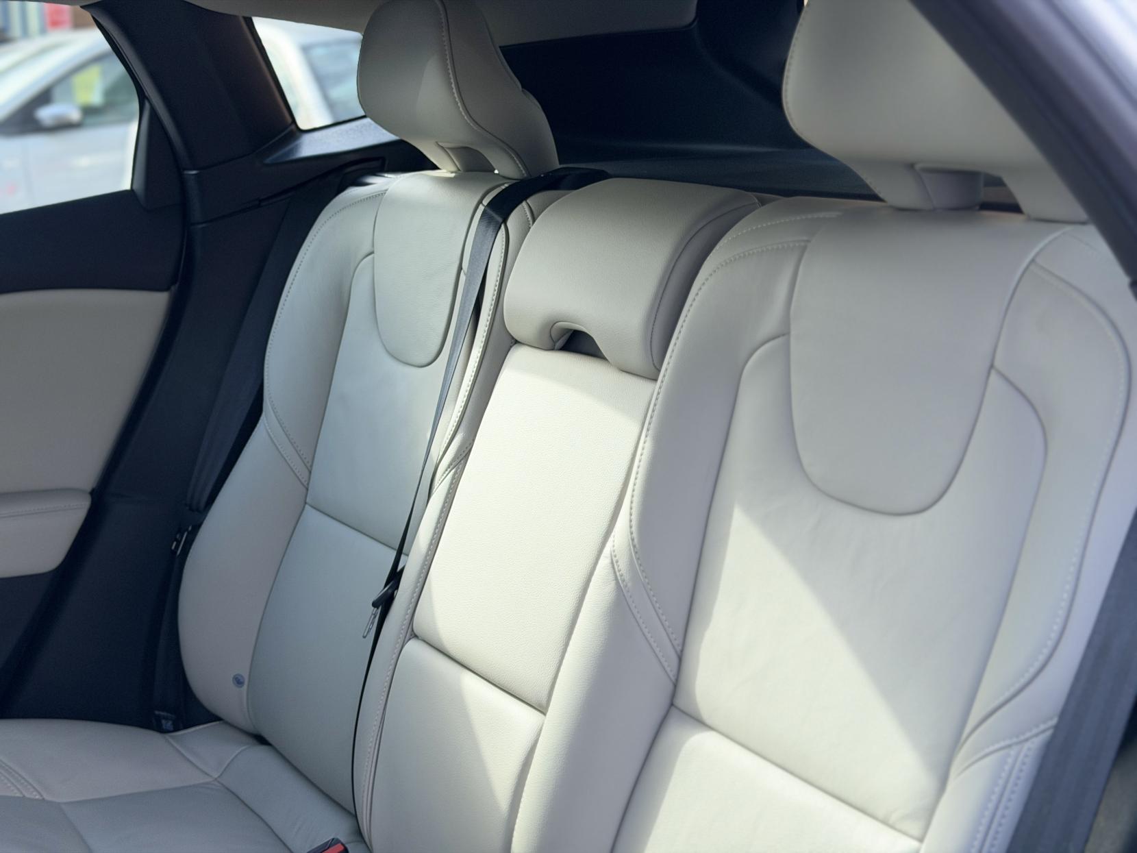 Volvo V40 1.6 V40 (2012)