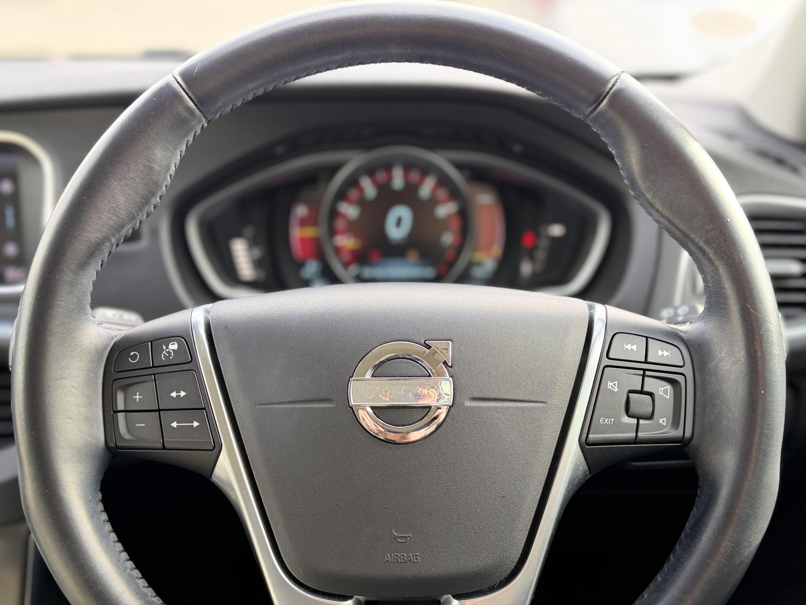 Volvo V40 1.6 V40 (2012)