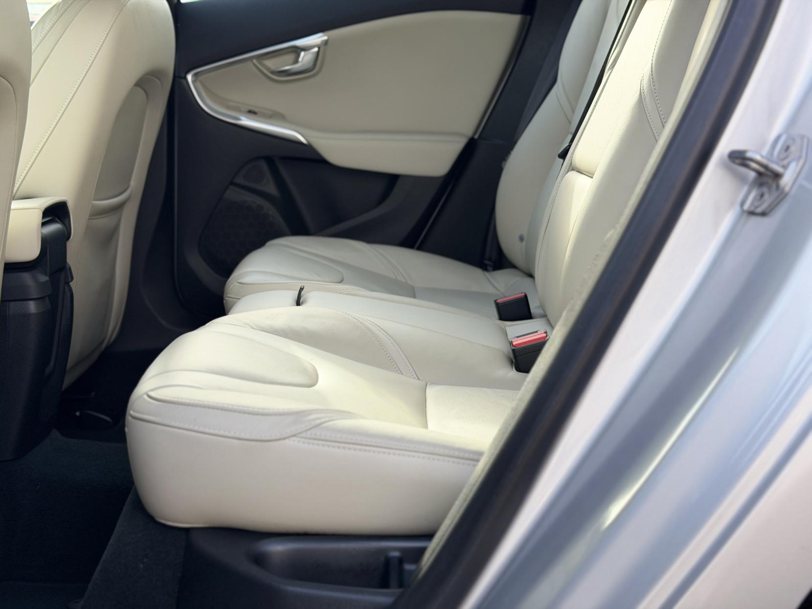 Volvo V40 1.6 V40 (2012)