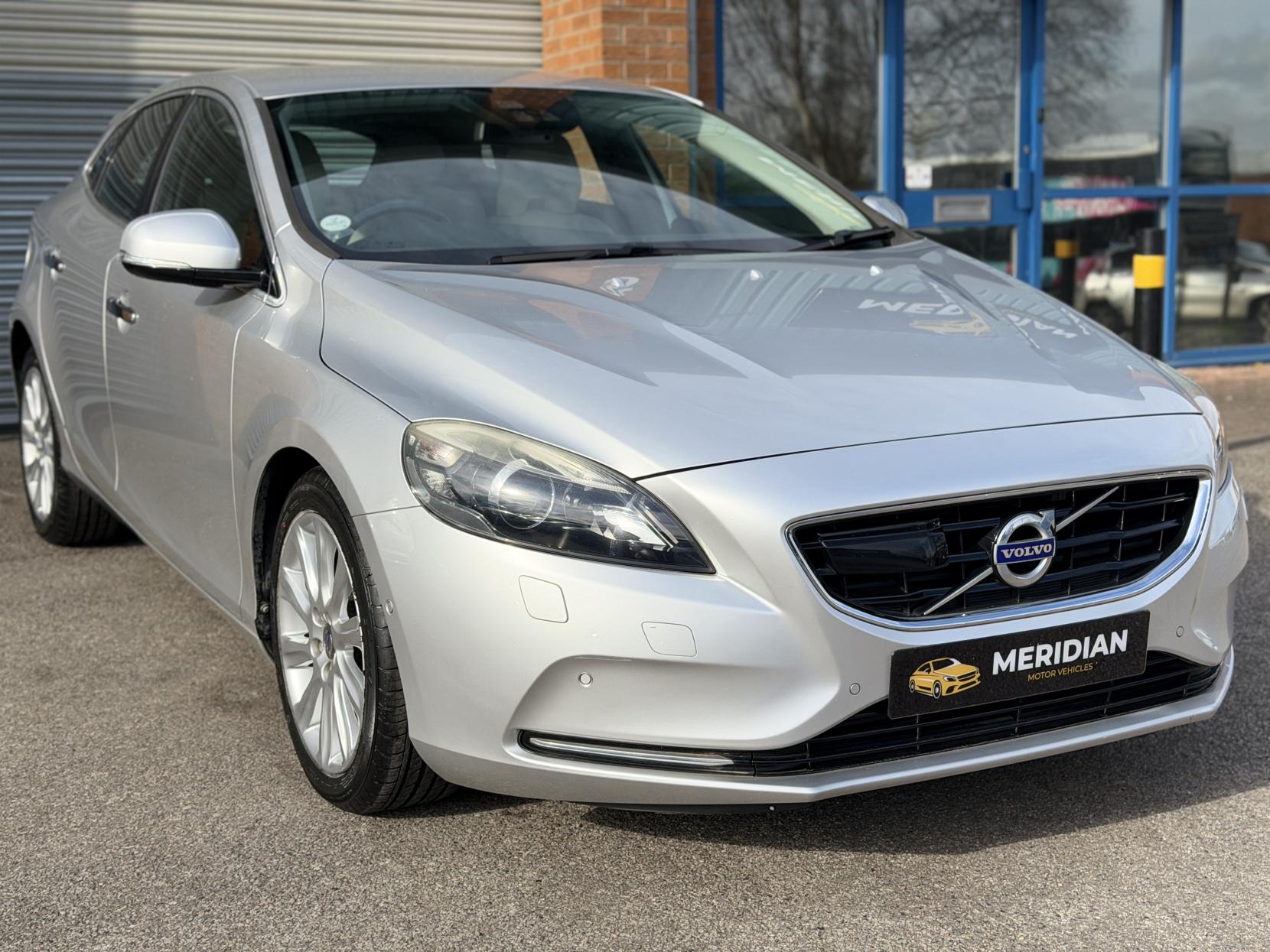 Volvo V40 1.6 V40 (2012)