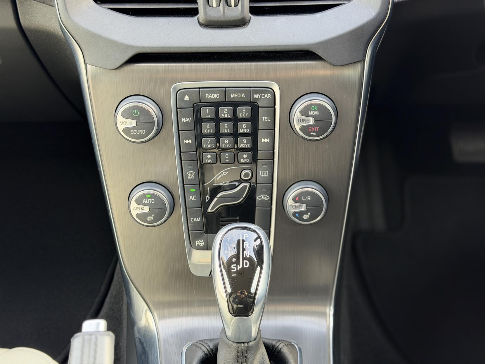 Volvo V40 1.6 V40 (2012)