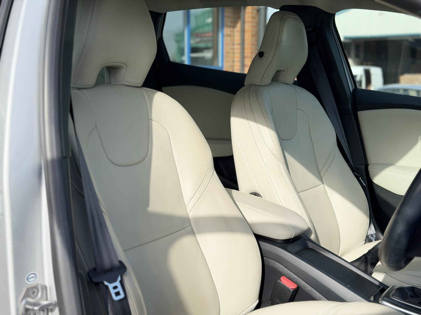 Volvo V40 1.6 V40 (2012)