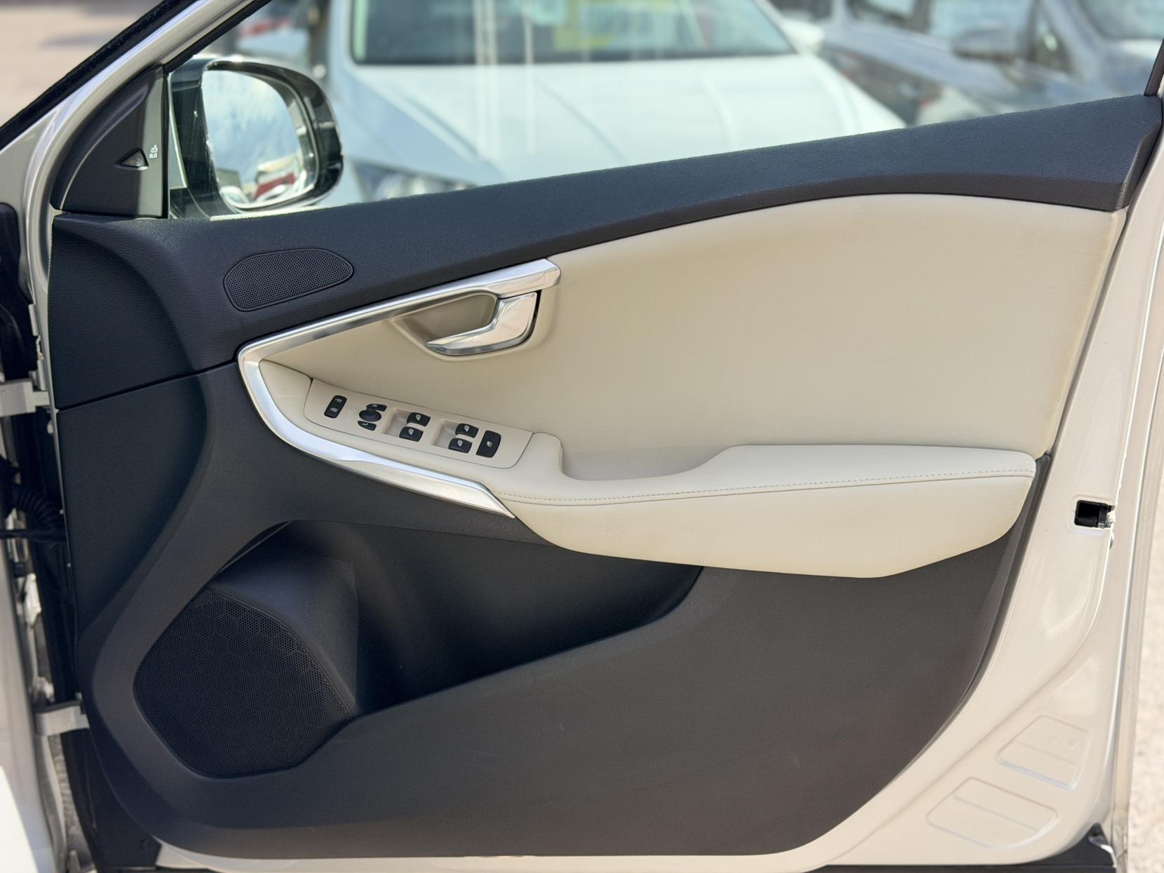 Volvo V40 1.6 V40 (2012)