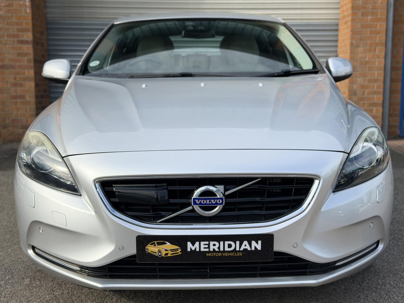 Volvo V40 1.6 V40 (2012)