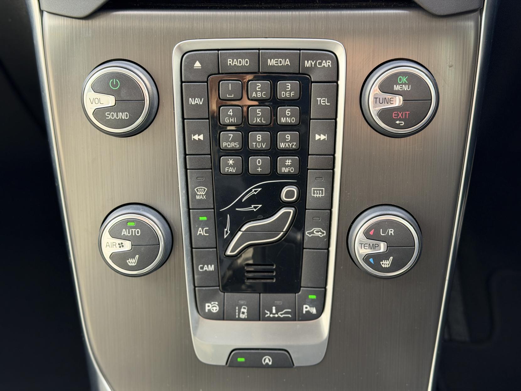 Volvo V40 1.6 V40 (2012)