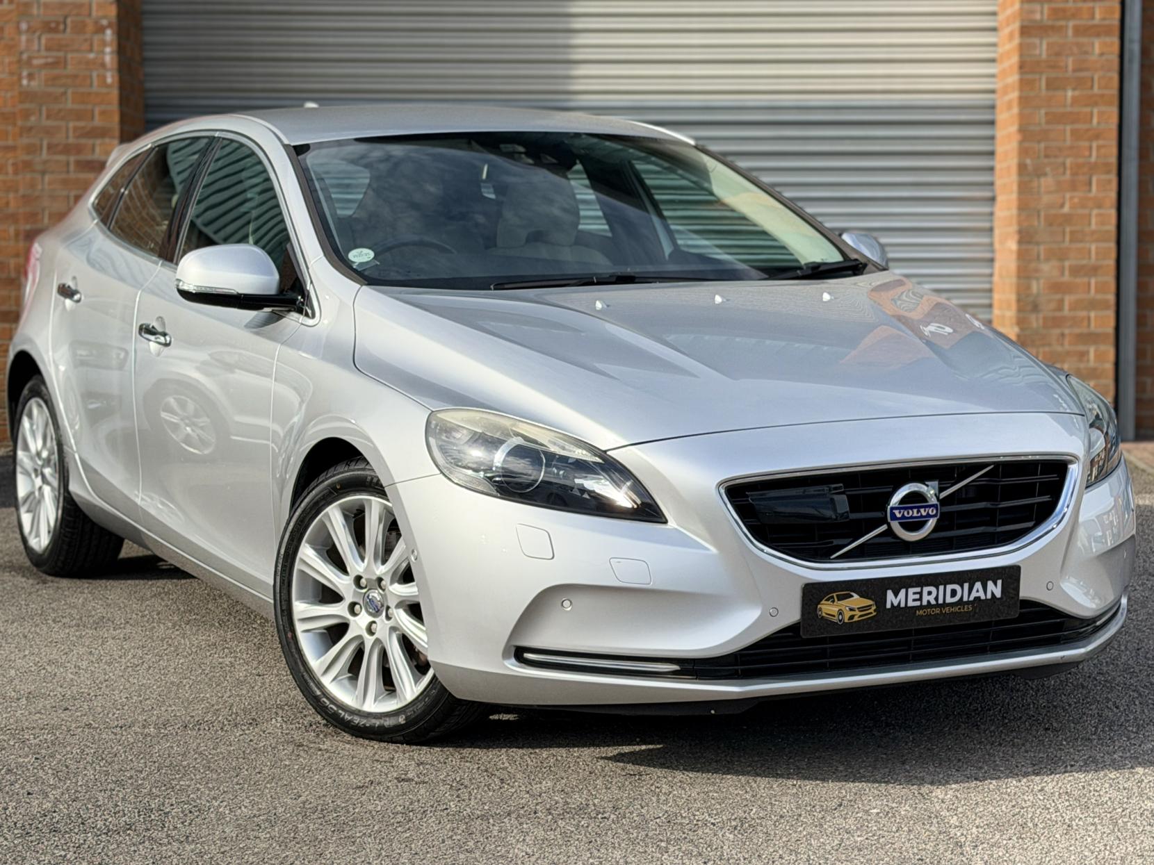 Volvo V40 1.6 V40 (2012)