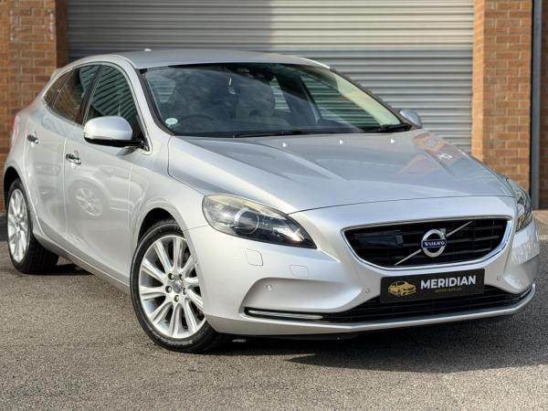 Volvo V40 1.6 V40 (2012)