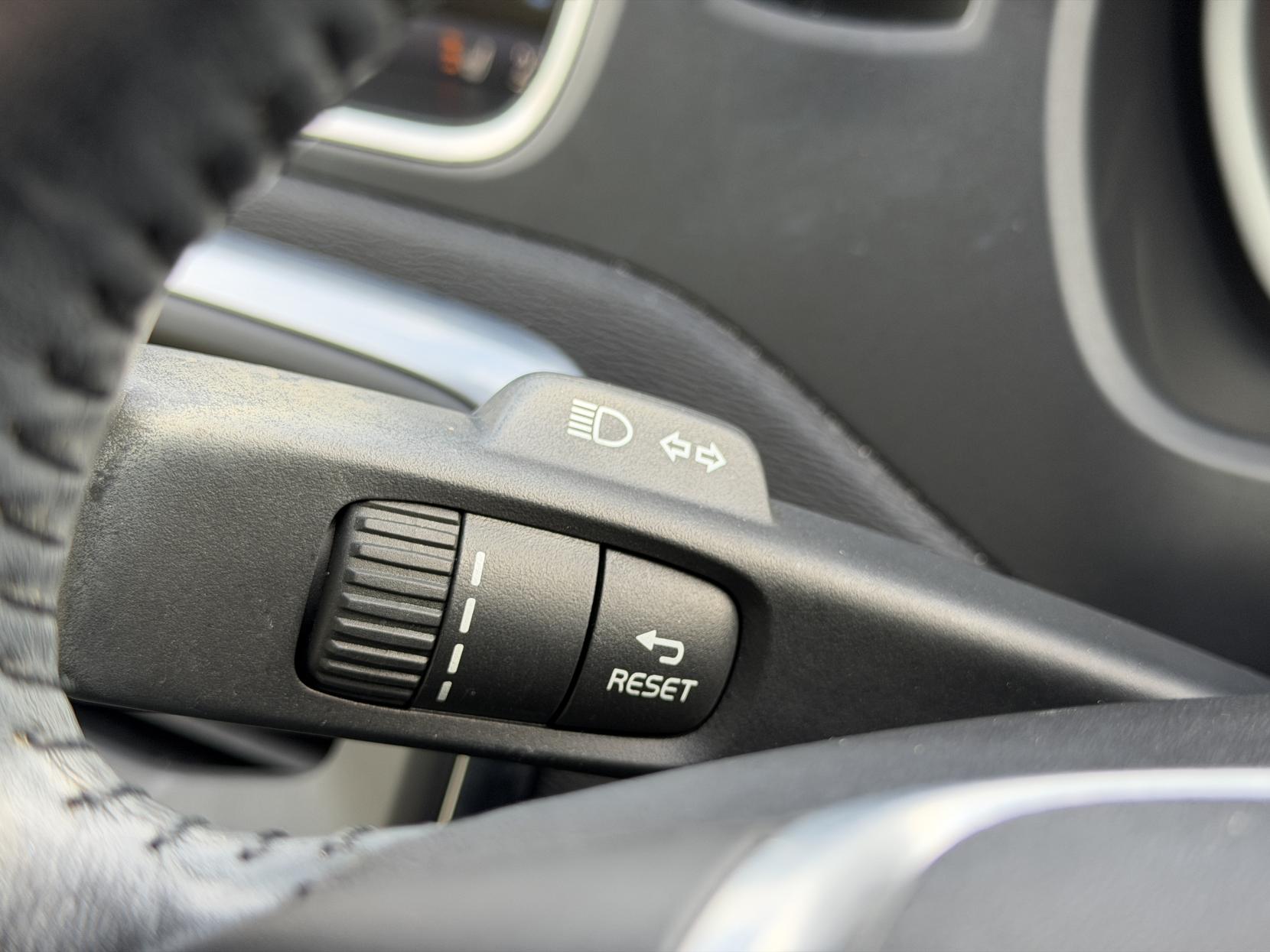 Volvo V40 1.6 V40 (2012)