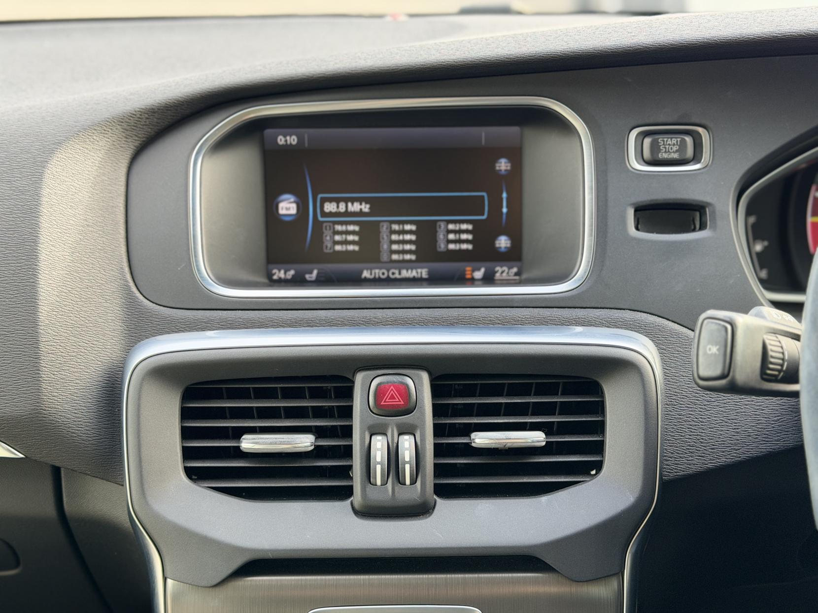 Volvo V40 1.6 V40 (2012)