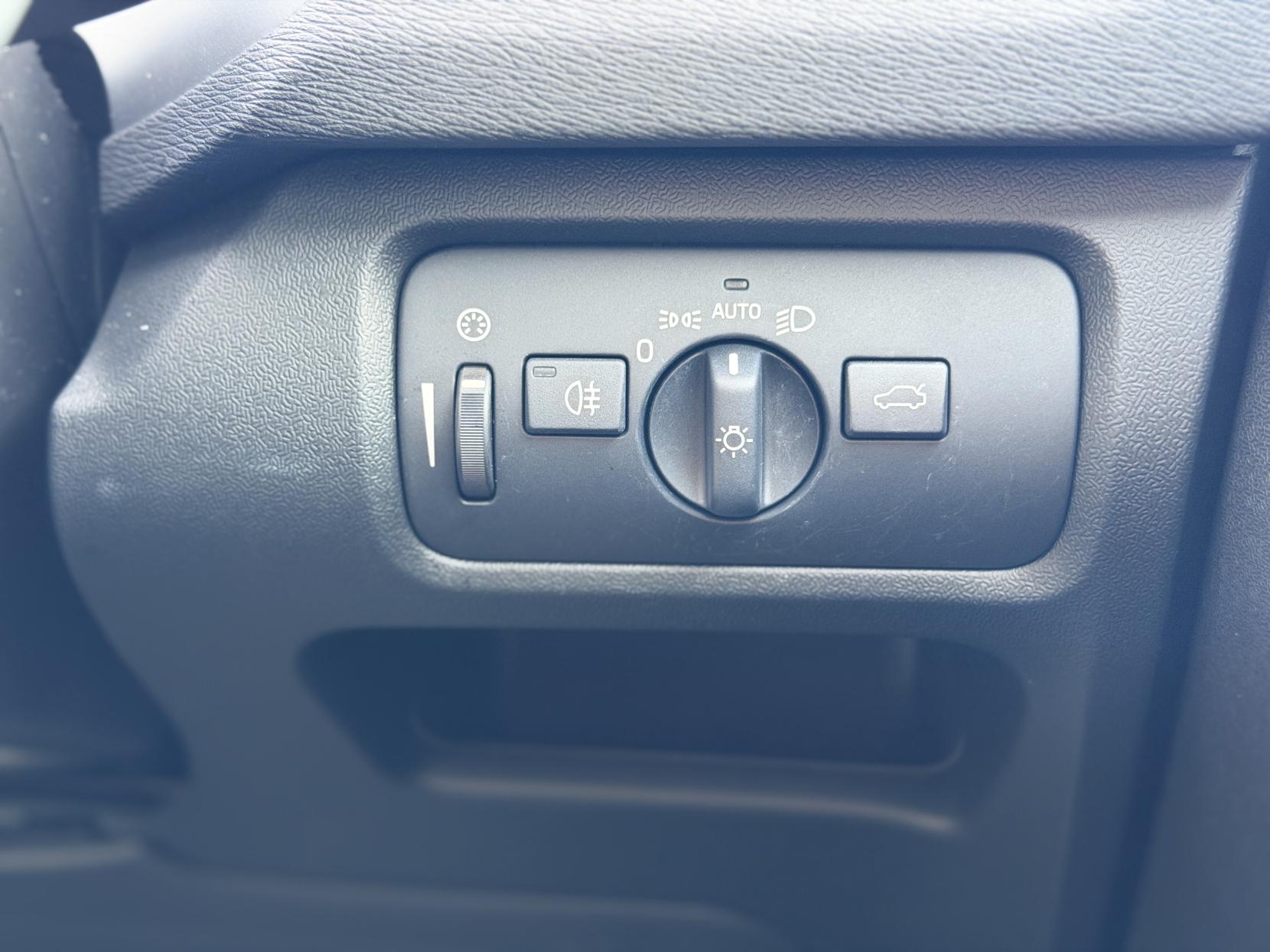 Volvo V40 1.6 V40 (2012)