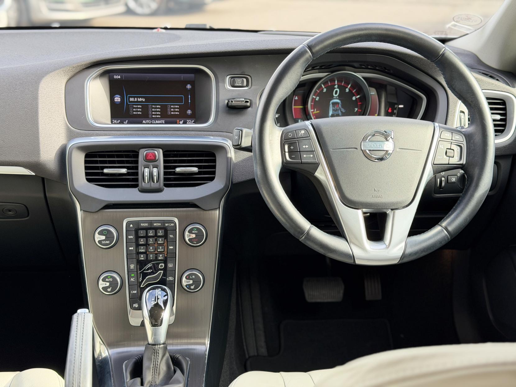 Volvo V40 1.6 V40 (2012)