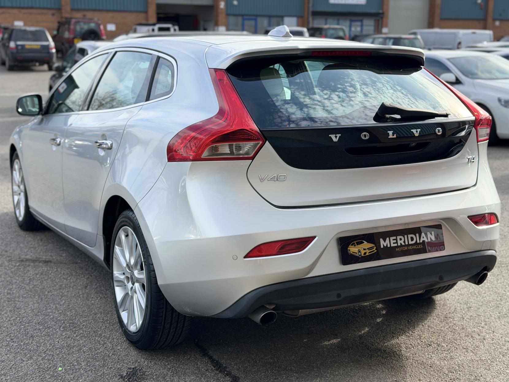 Volvo V40 1.6 V40 (2012)