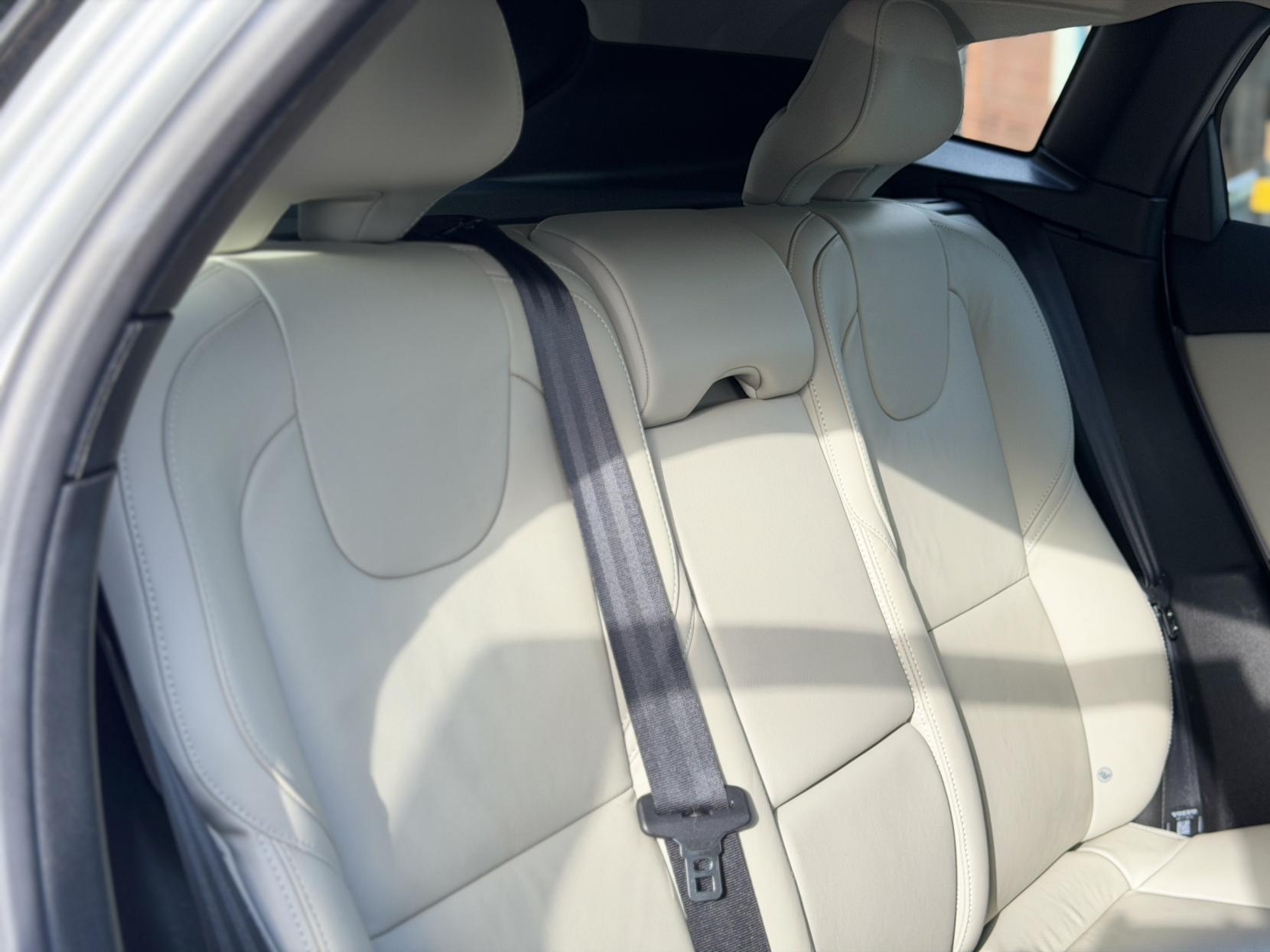 Volvo V40 1.6 V40 (2012)